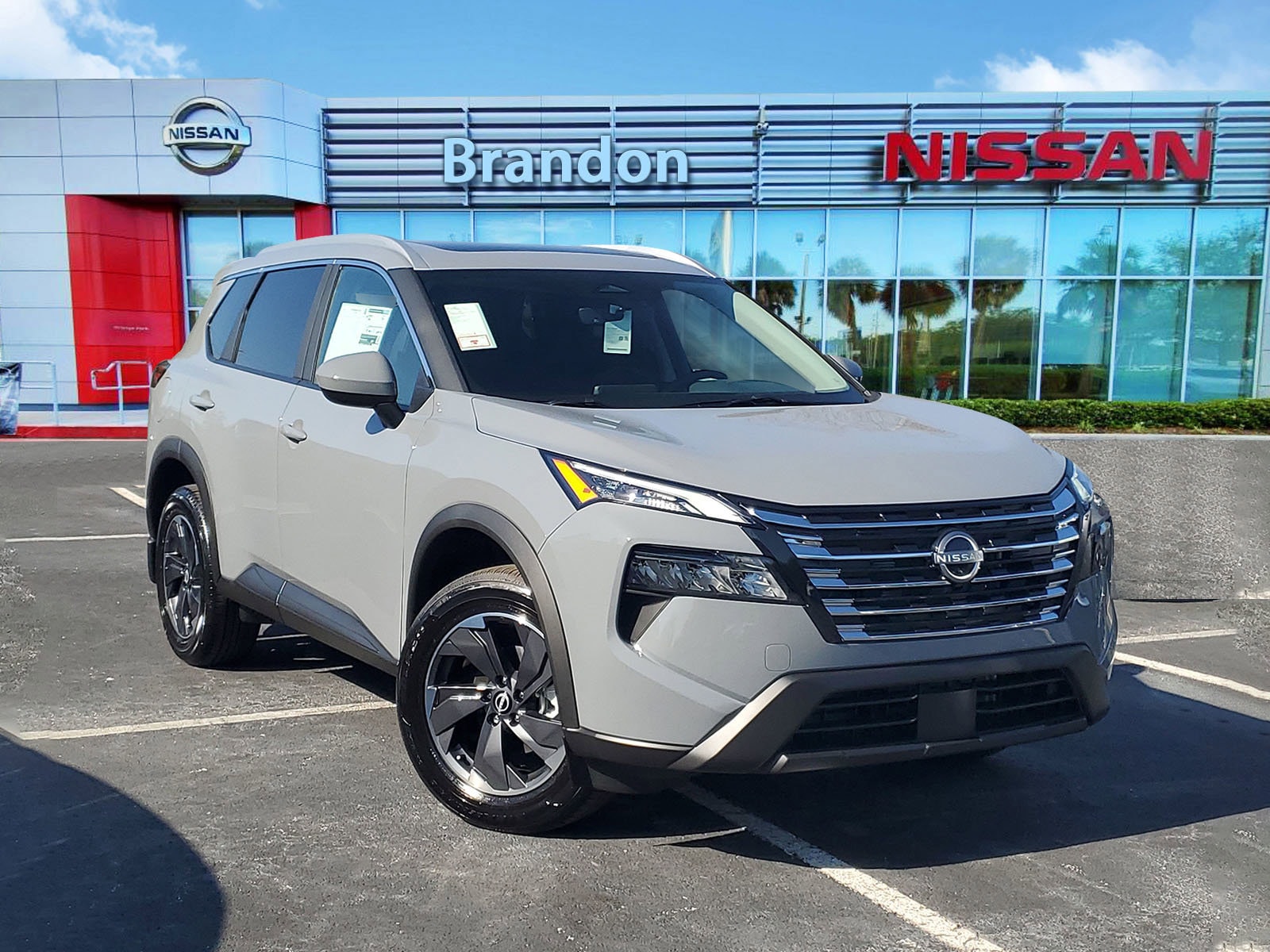 2026 Nissan Rogue SV's photo