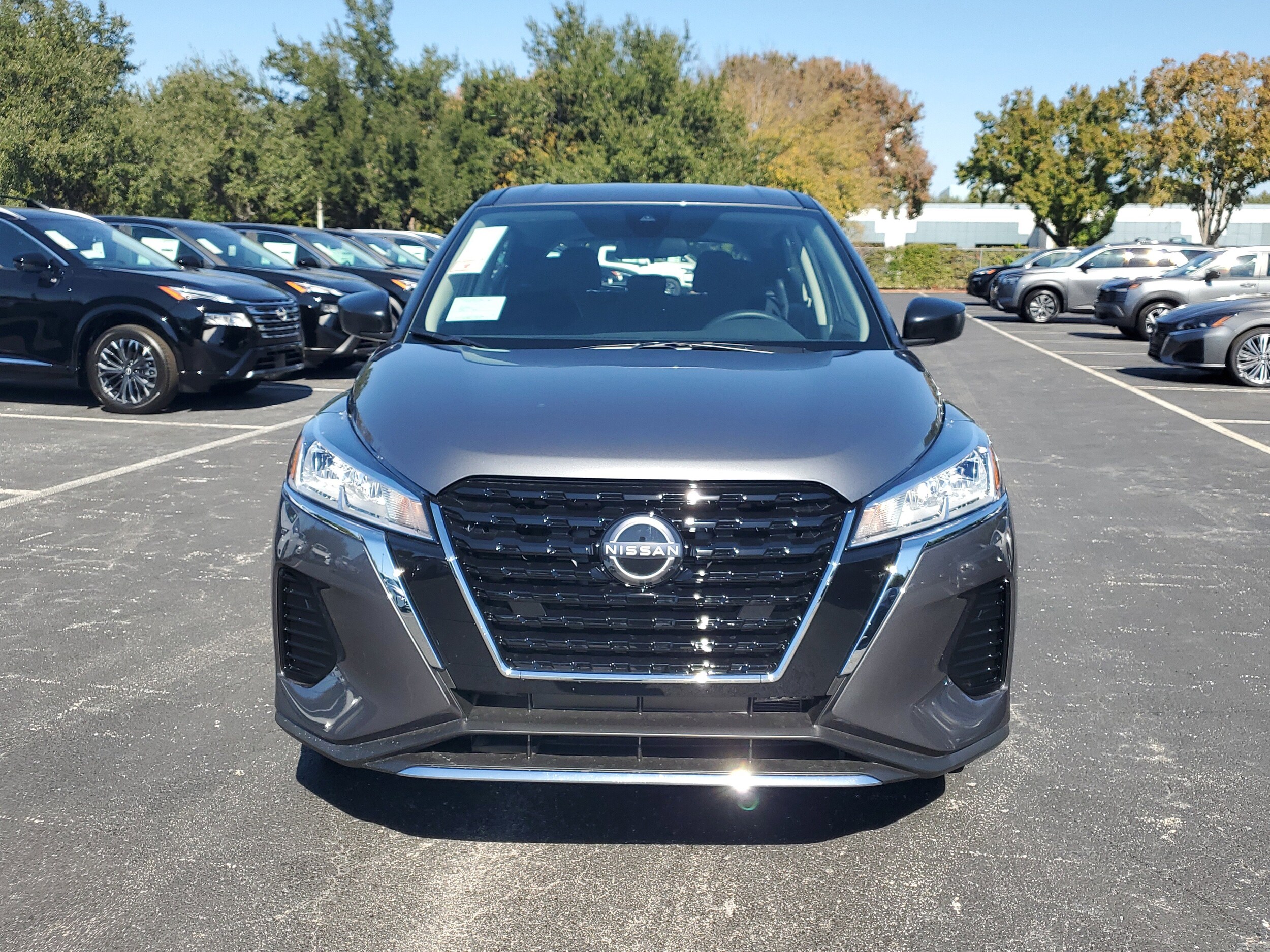 2025 Nissan Kicks Play S photo 2