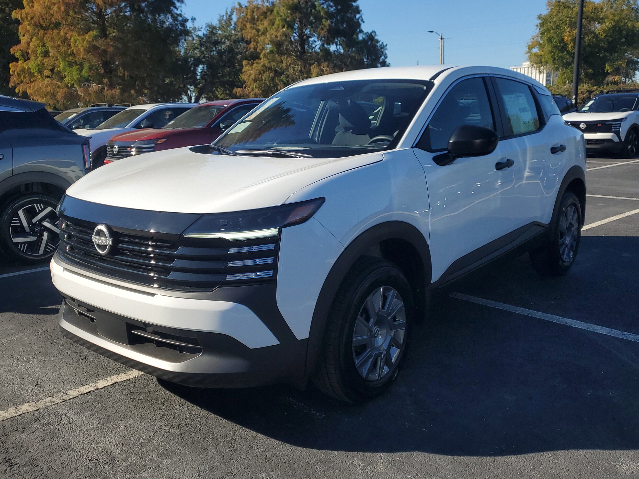 2026 Nissan Kicks S photo 2