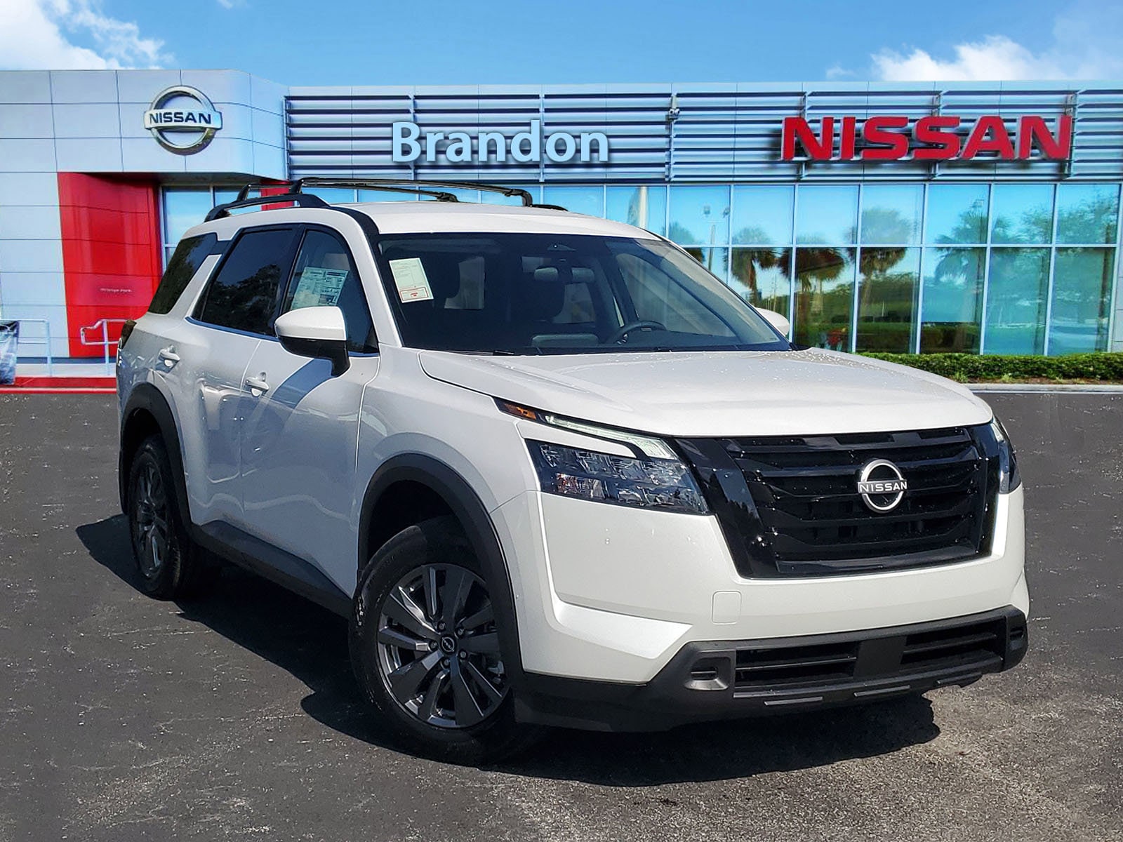 2025 Nissan Pathfinder SV's photo