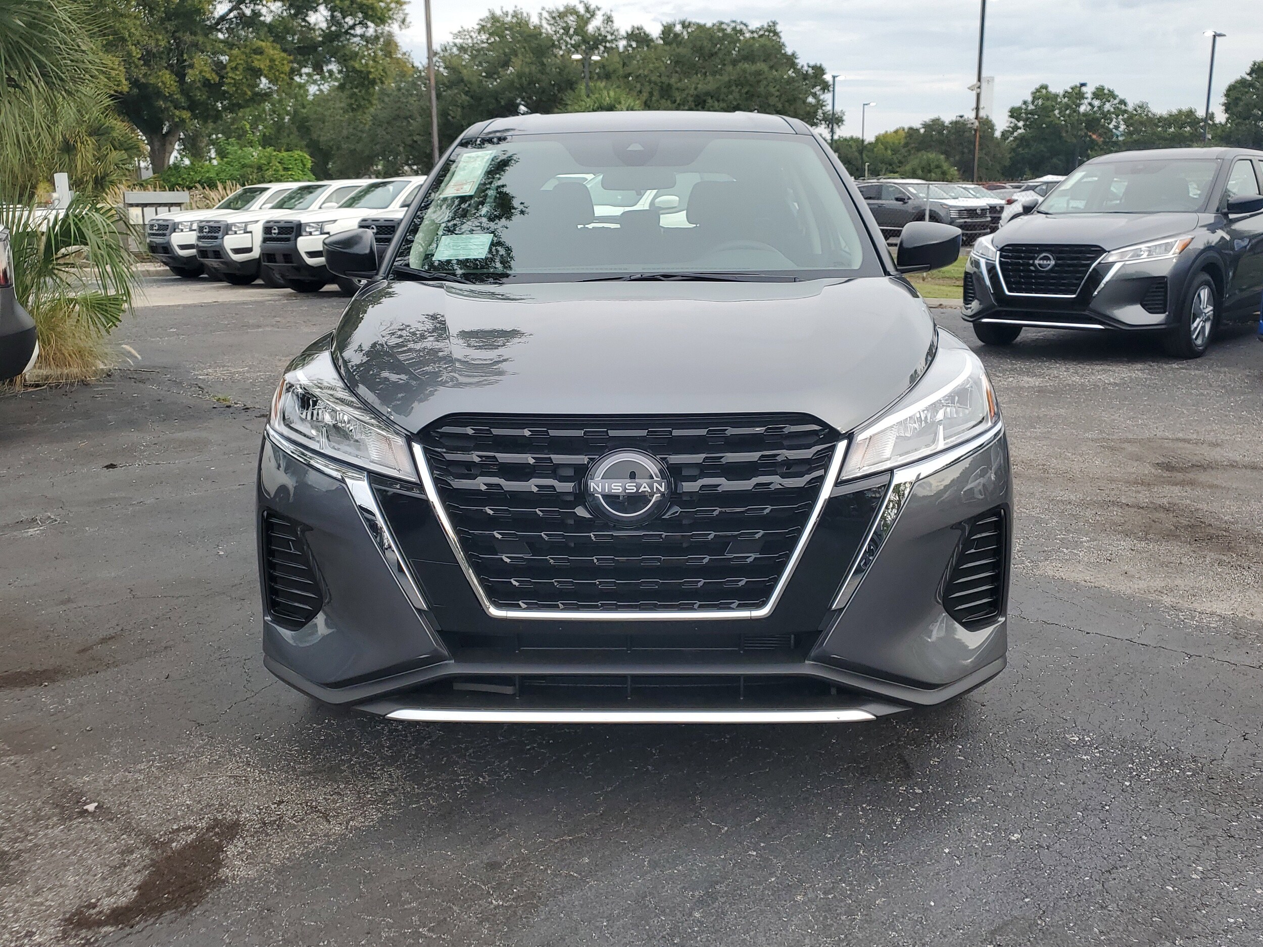 2025 Nissan Kicks Play S photo 2