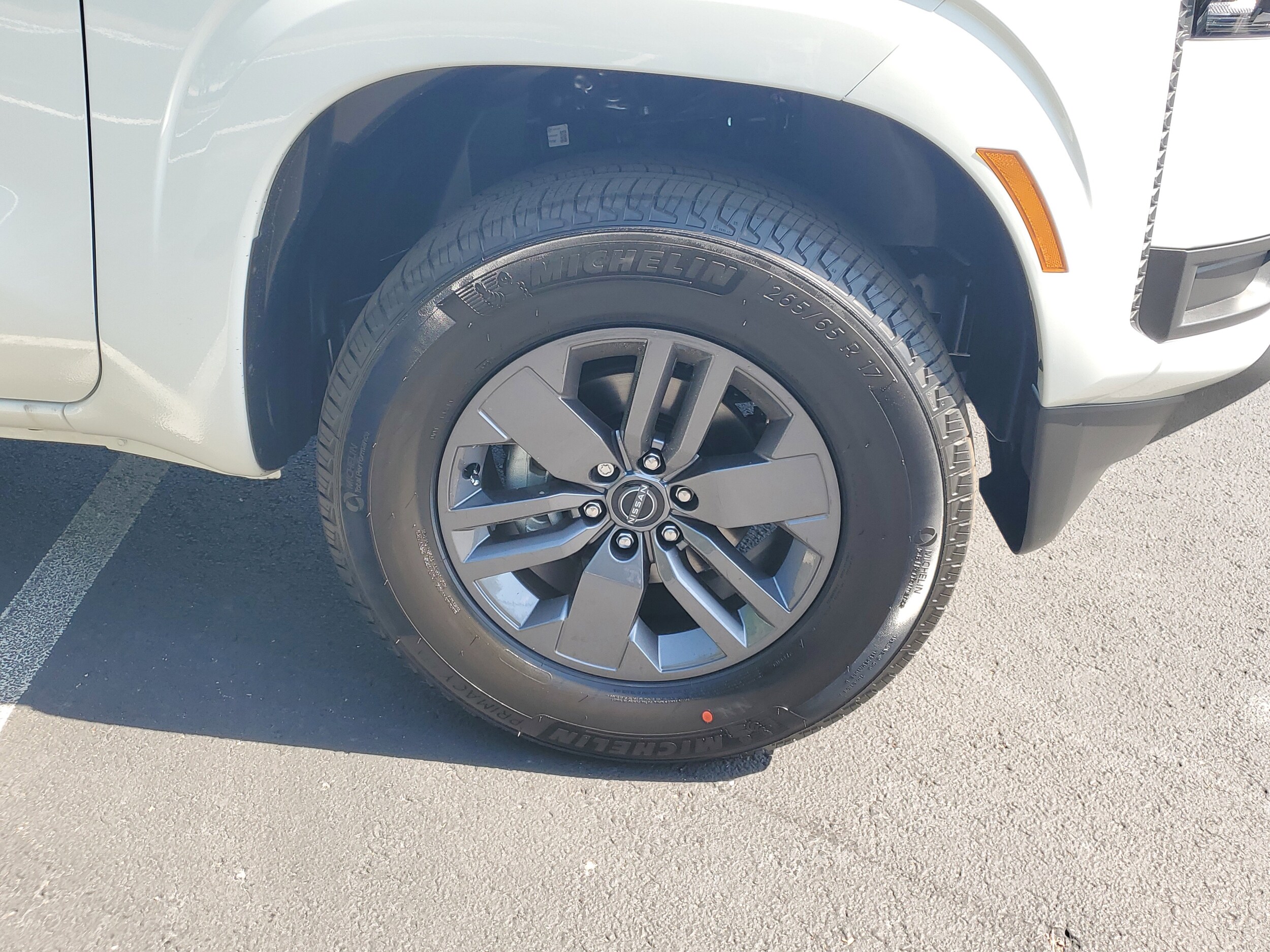 2025 Nissan Frontier SV photo 4