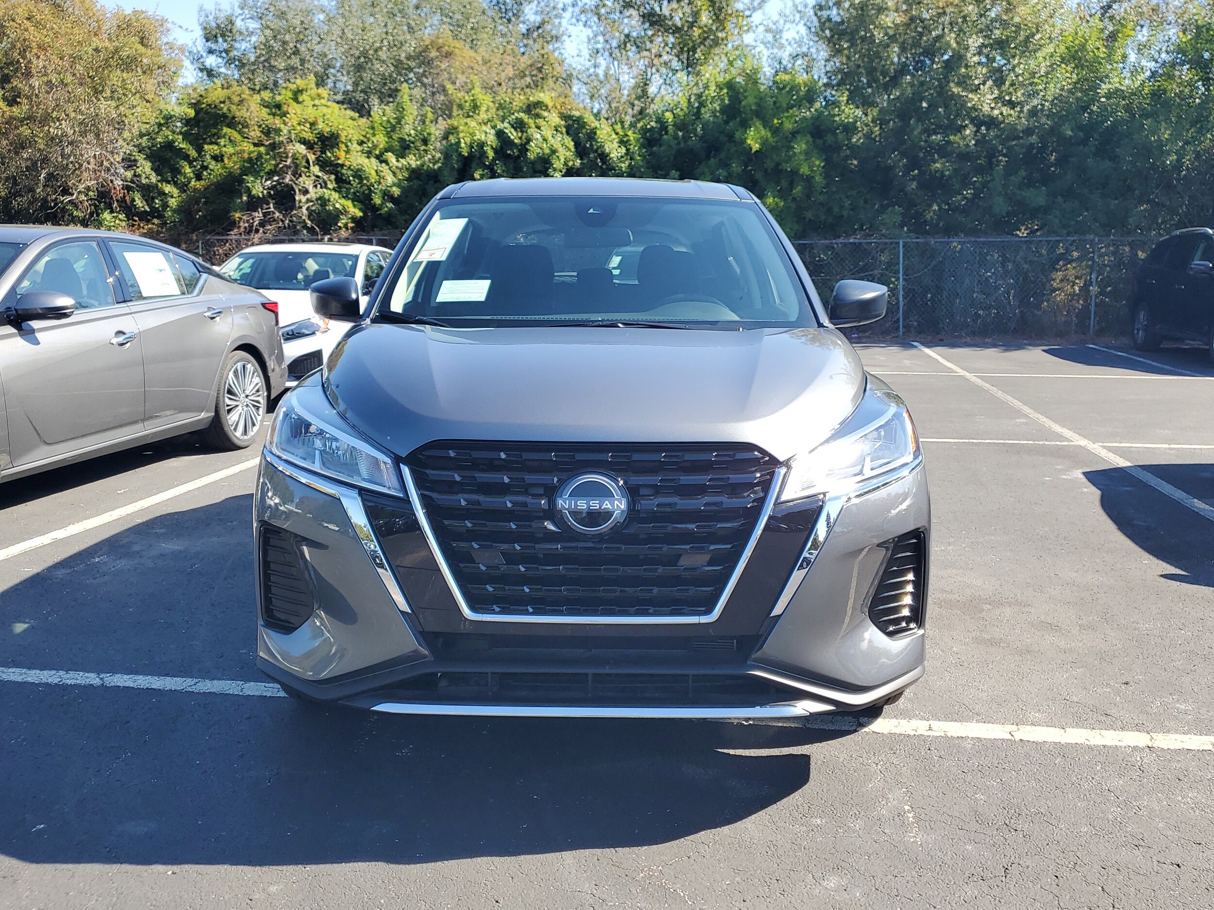 2025 Nissan Kicks Play S photo 2