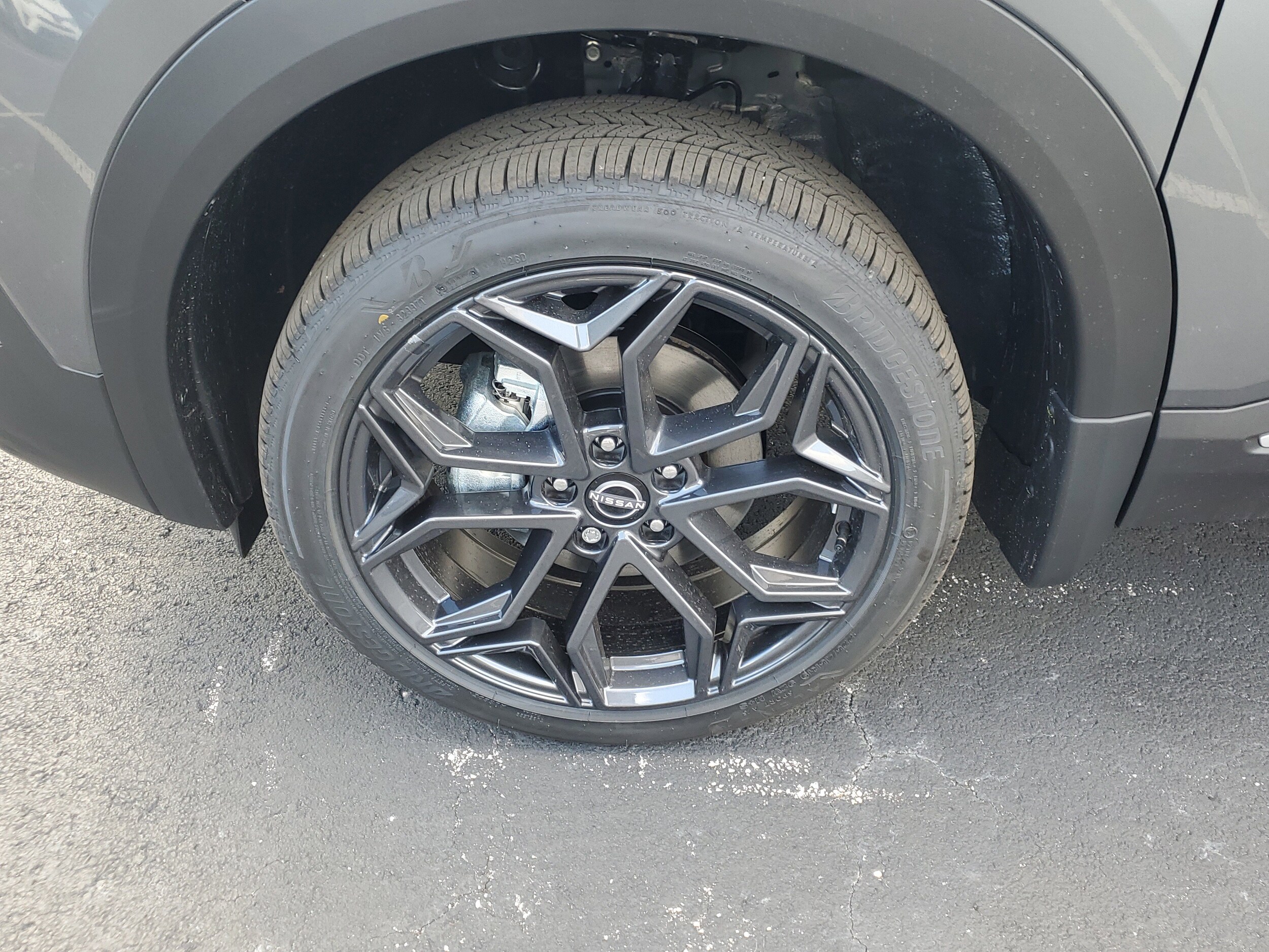 2026 Nissan Kicks SR photo 4