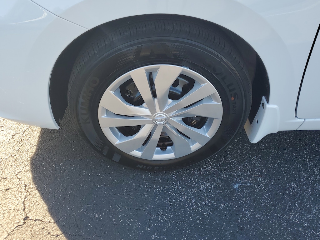 New 2025 Nissan Versa 1.6 S Sedan