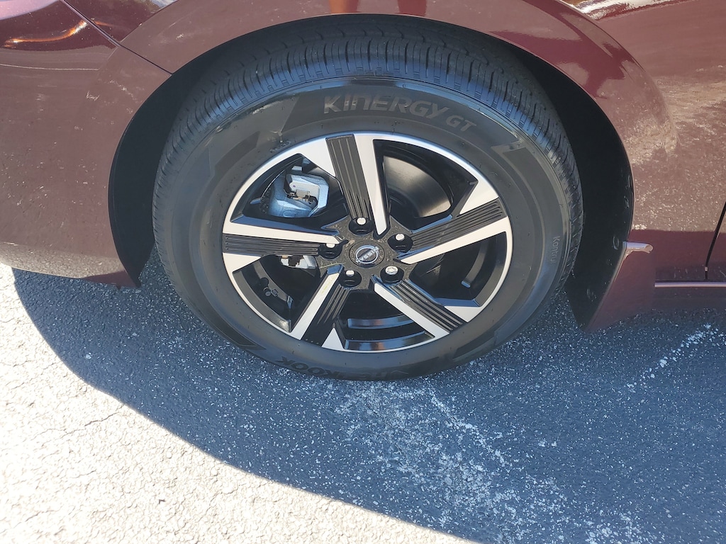 New 2025 Nissan Sentra SV Sedan