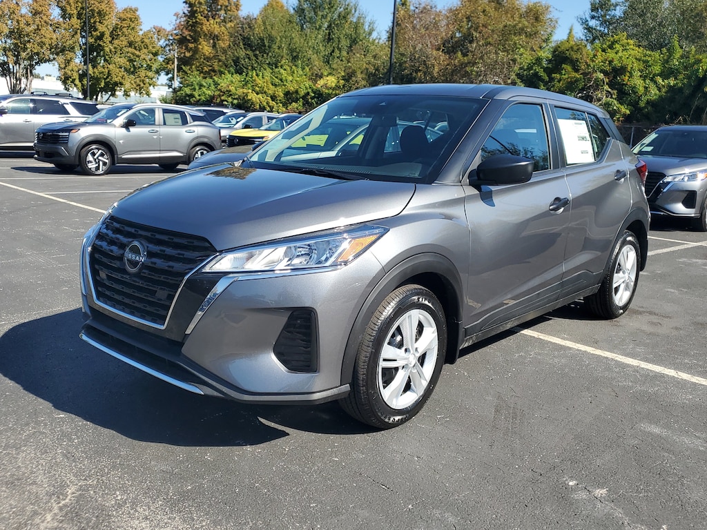 New 2025 Nissan Kicks Play S SUV