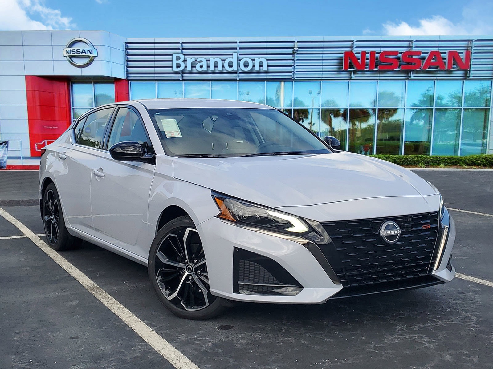 2025 Nissan Altima SR's photo