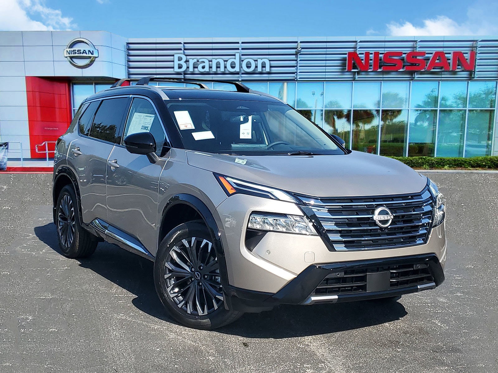 2026 Nissan Rogue Platinum's photo