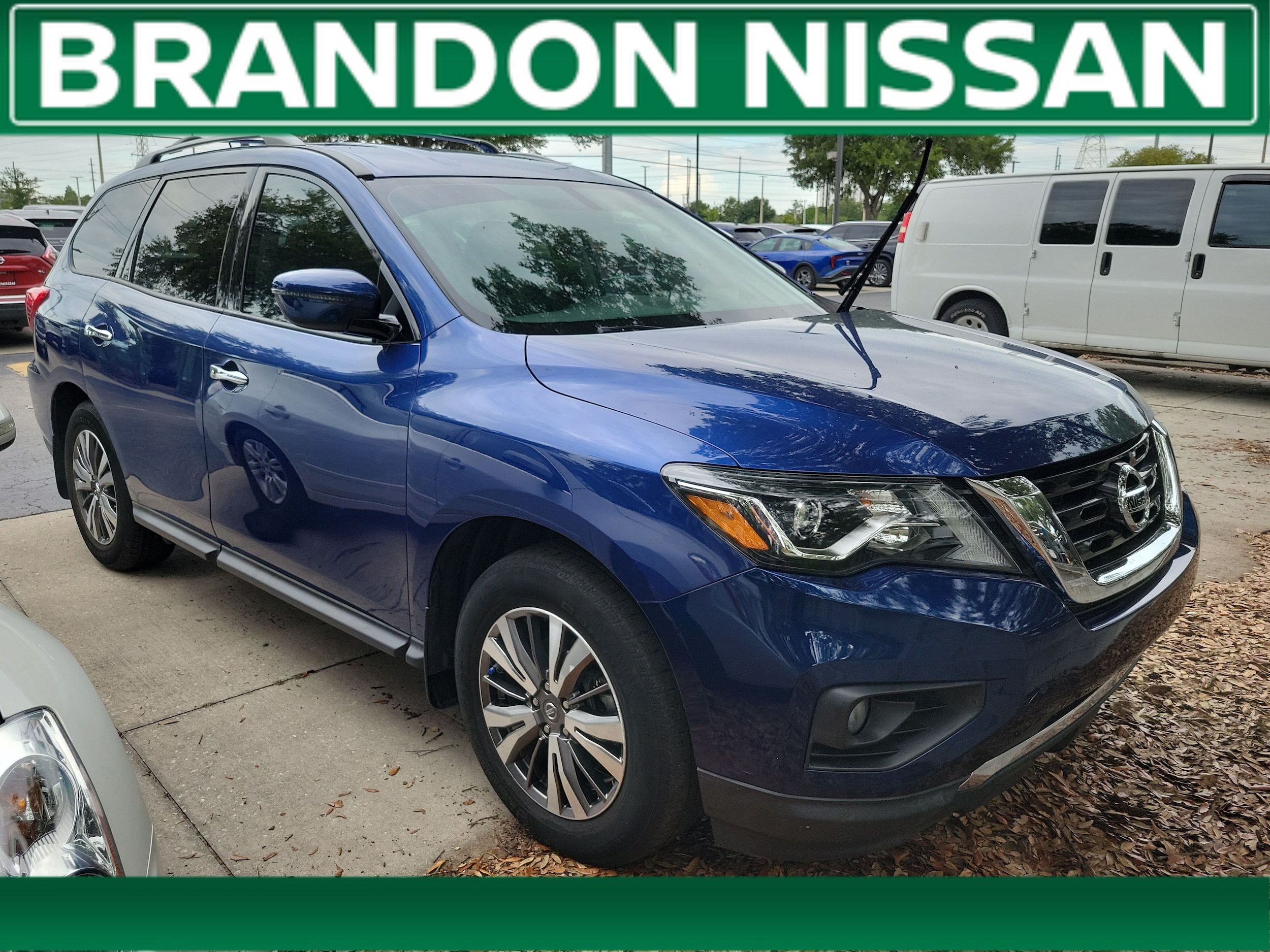 2018 Nissan Pathfinder SV 2WD's photo