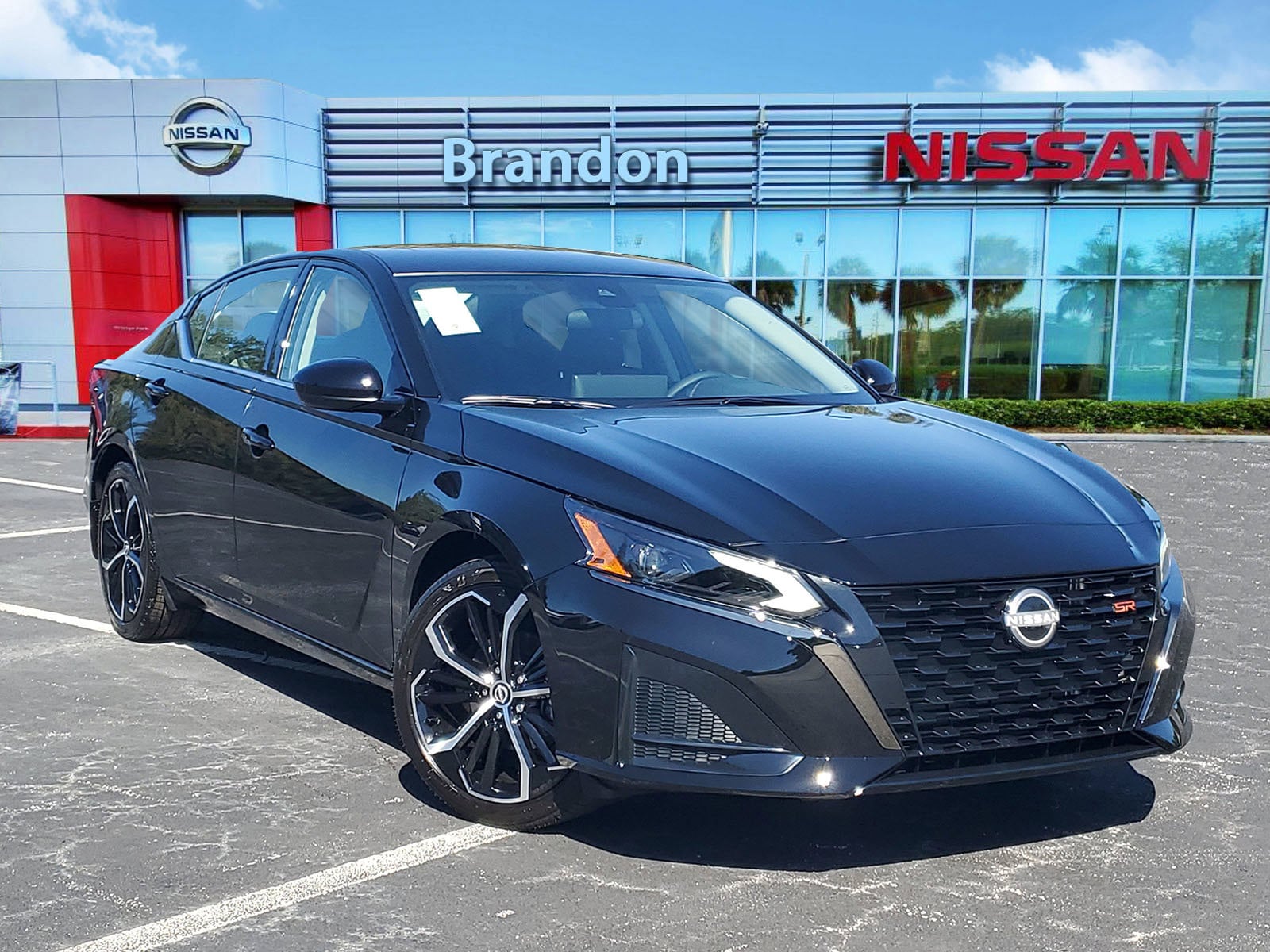 2025 Nissan Altima SR's photo