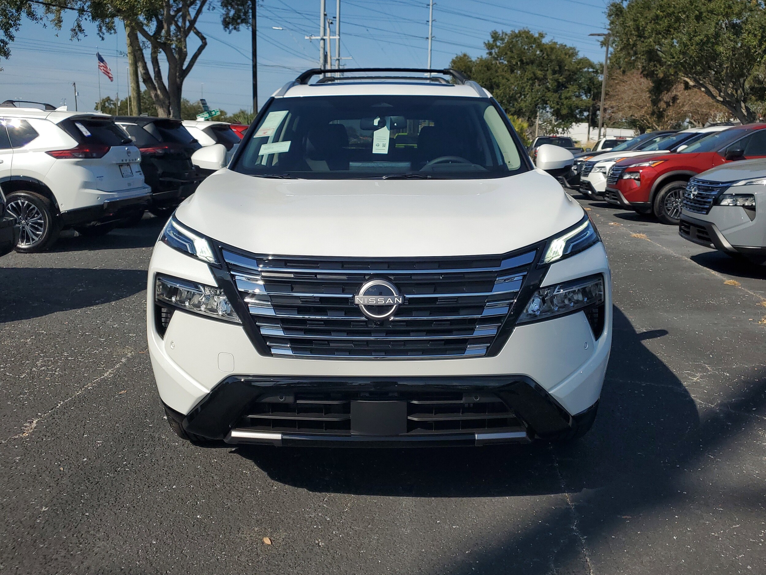 2026 Nissan Rogue Platinum photo 2