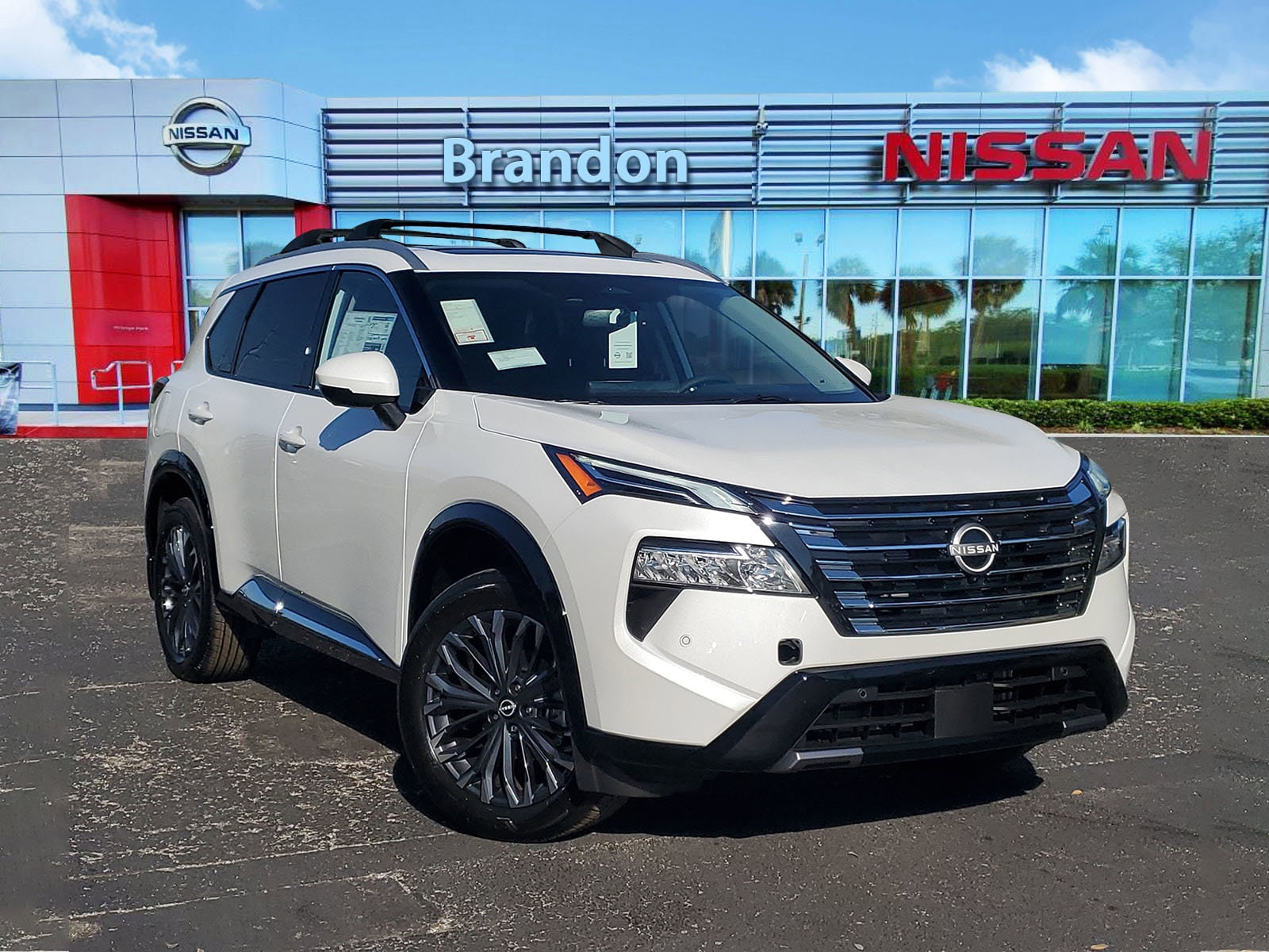 2026 Nissan Rogue Platinum's photo