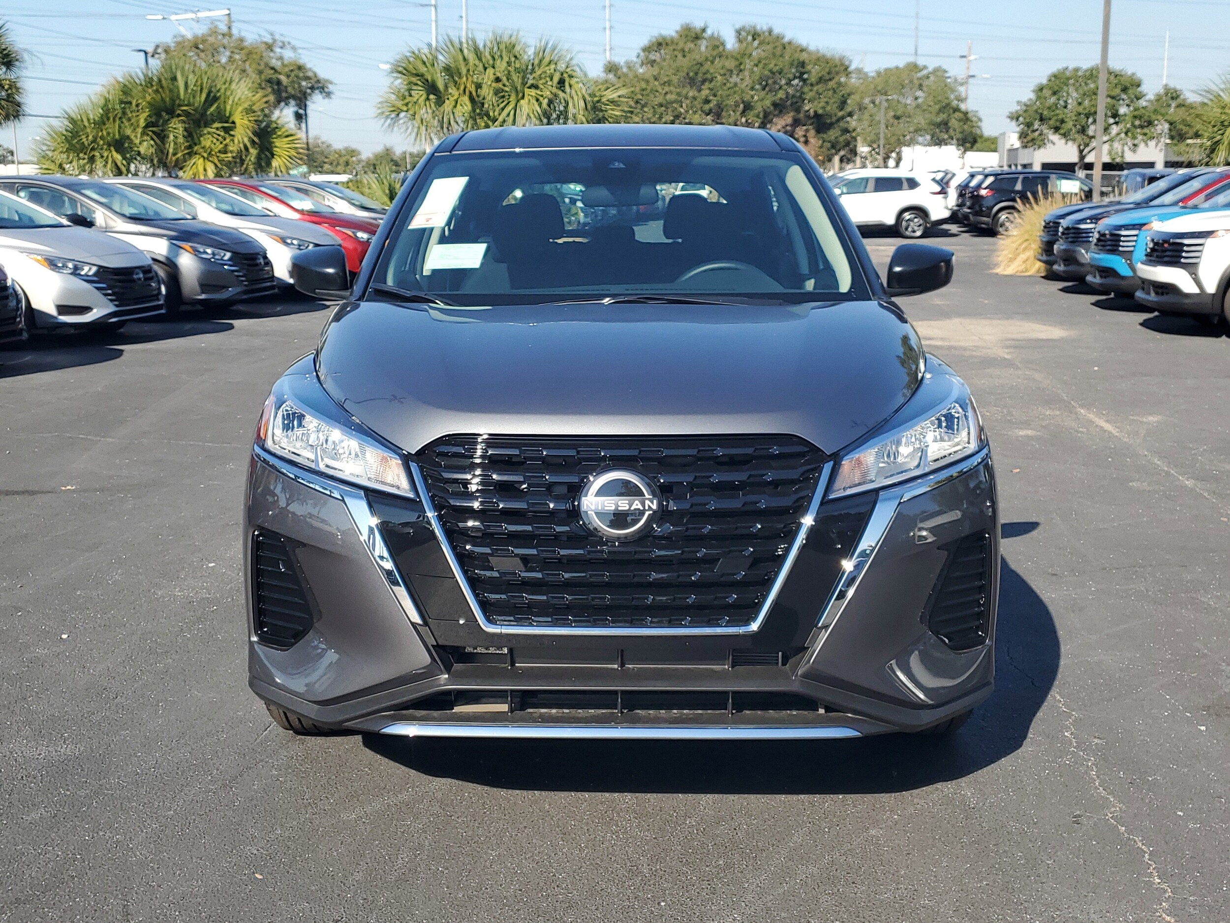 2025 Nissan Kicks Play S photo 2