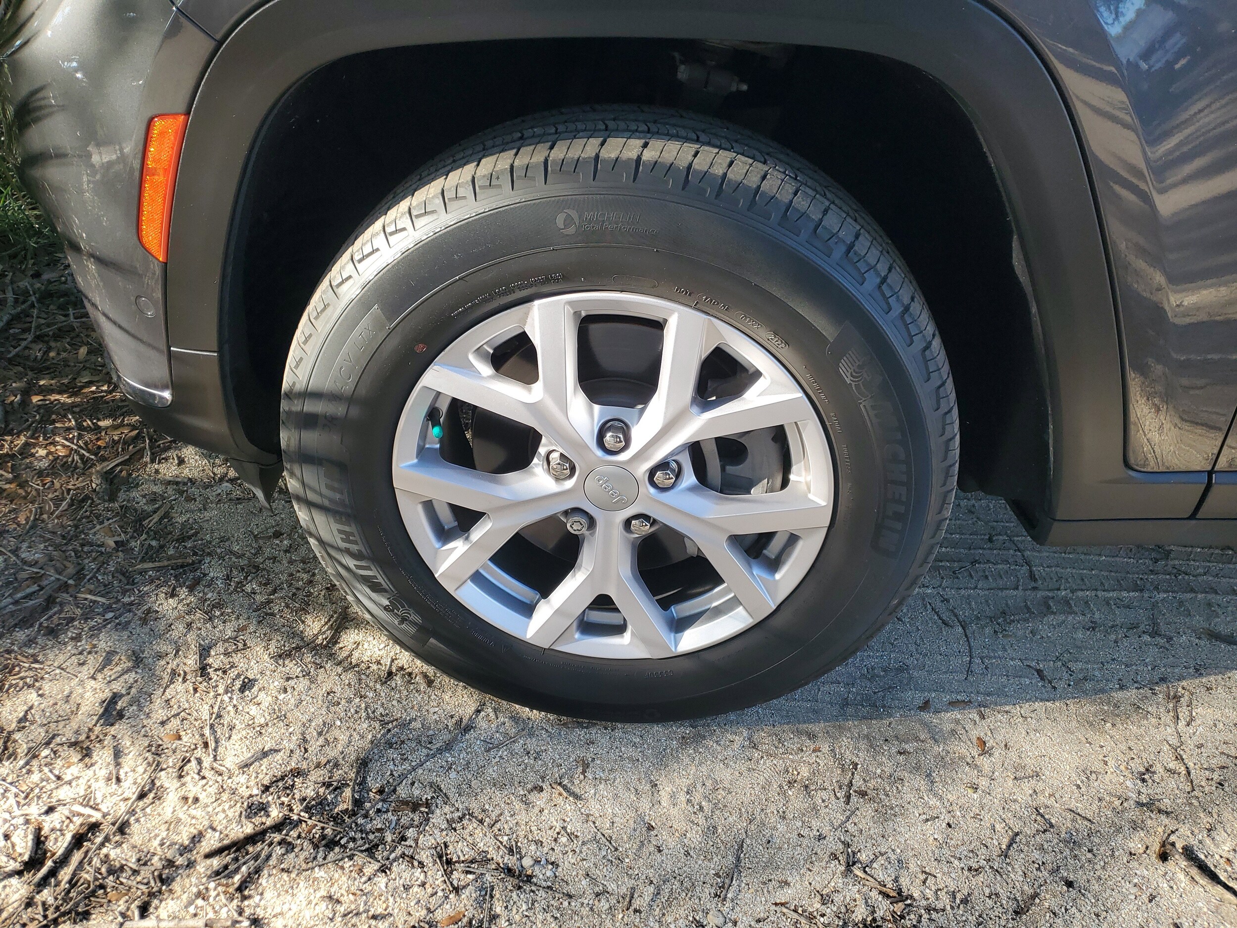 2022 Jeep Grand Cherokee Limited photo 2