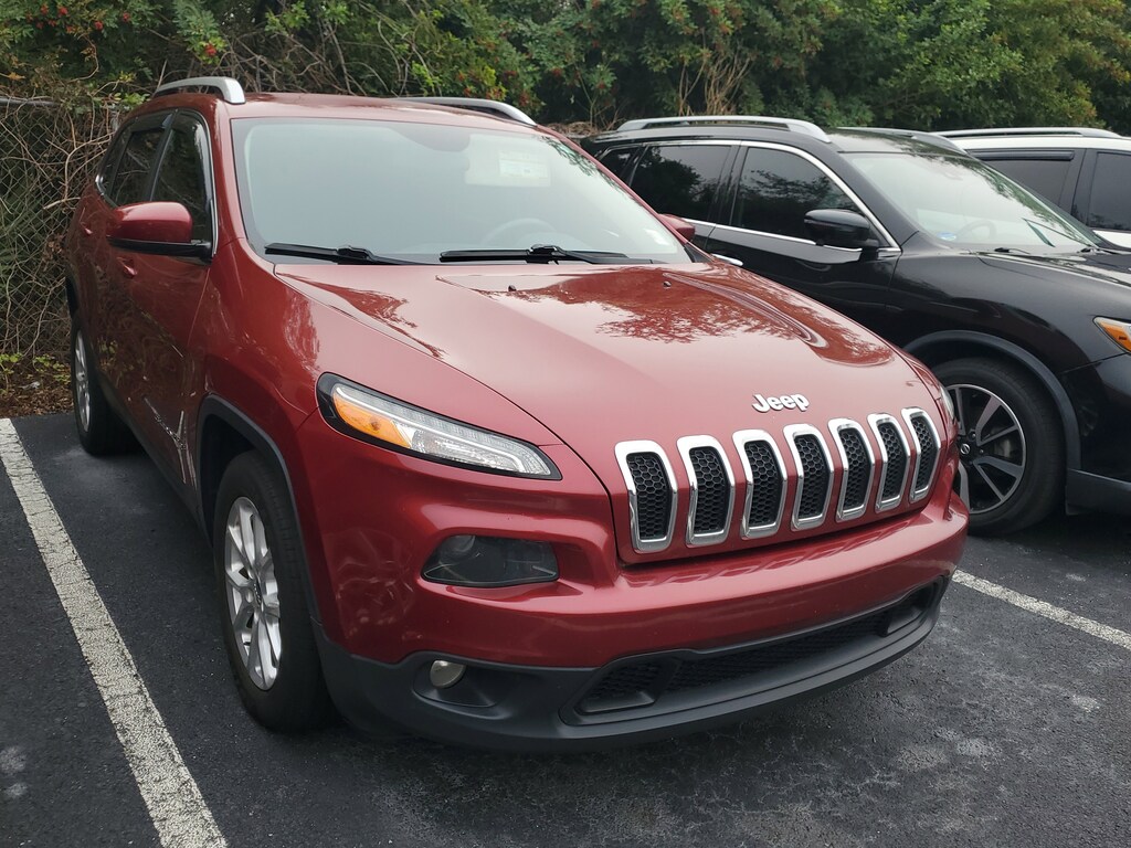 Used 2017 Jeep Cherokee Latitude FWD SUV