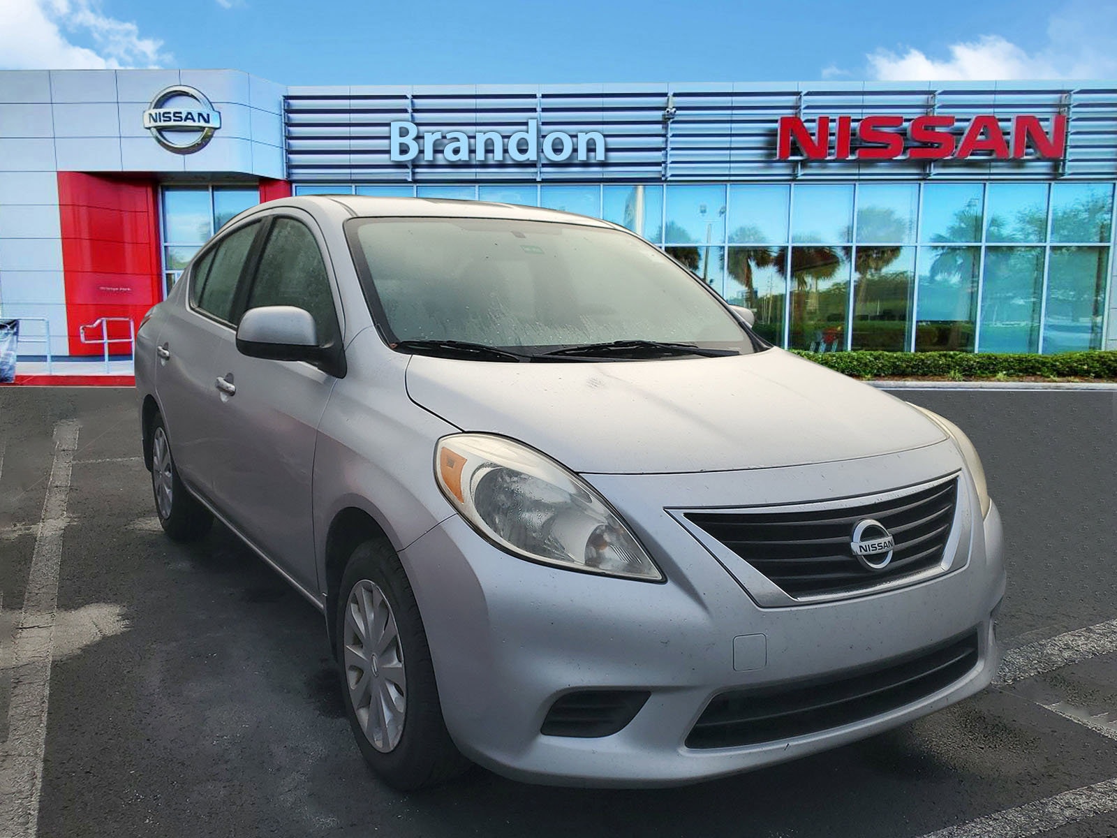 2012 Nissan Versa SV's photo