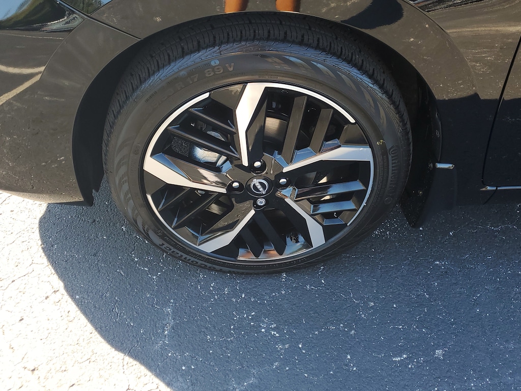 New 2025 Nissan Versa 1.6 SR Sedan