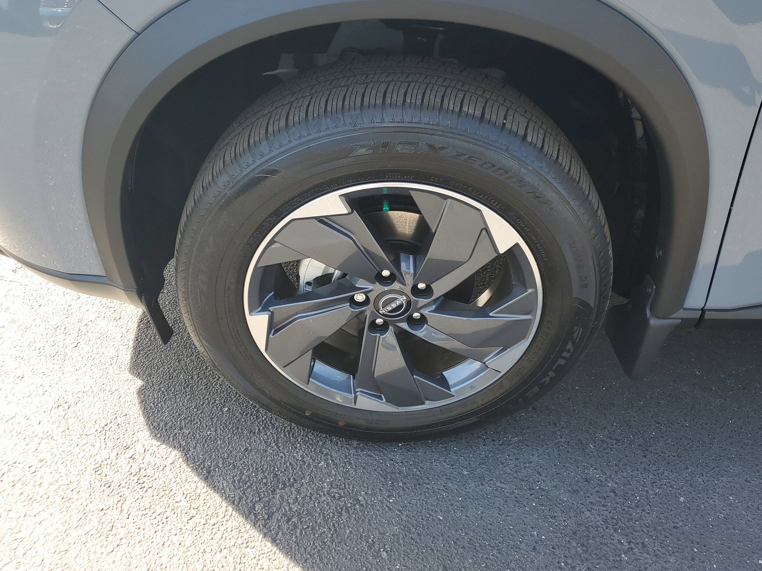 2026 Nissan Rogue SV photo 4