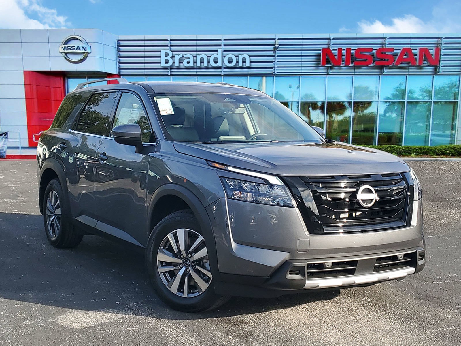 2025 Nissan Pathfinder SL's photo