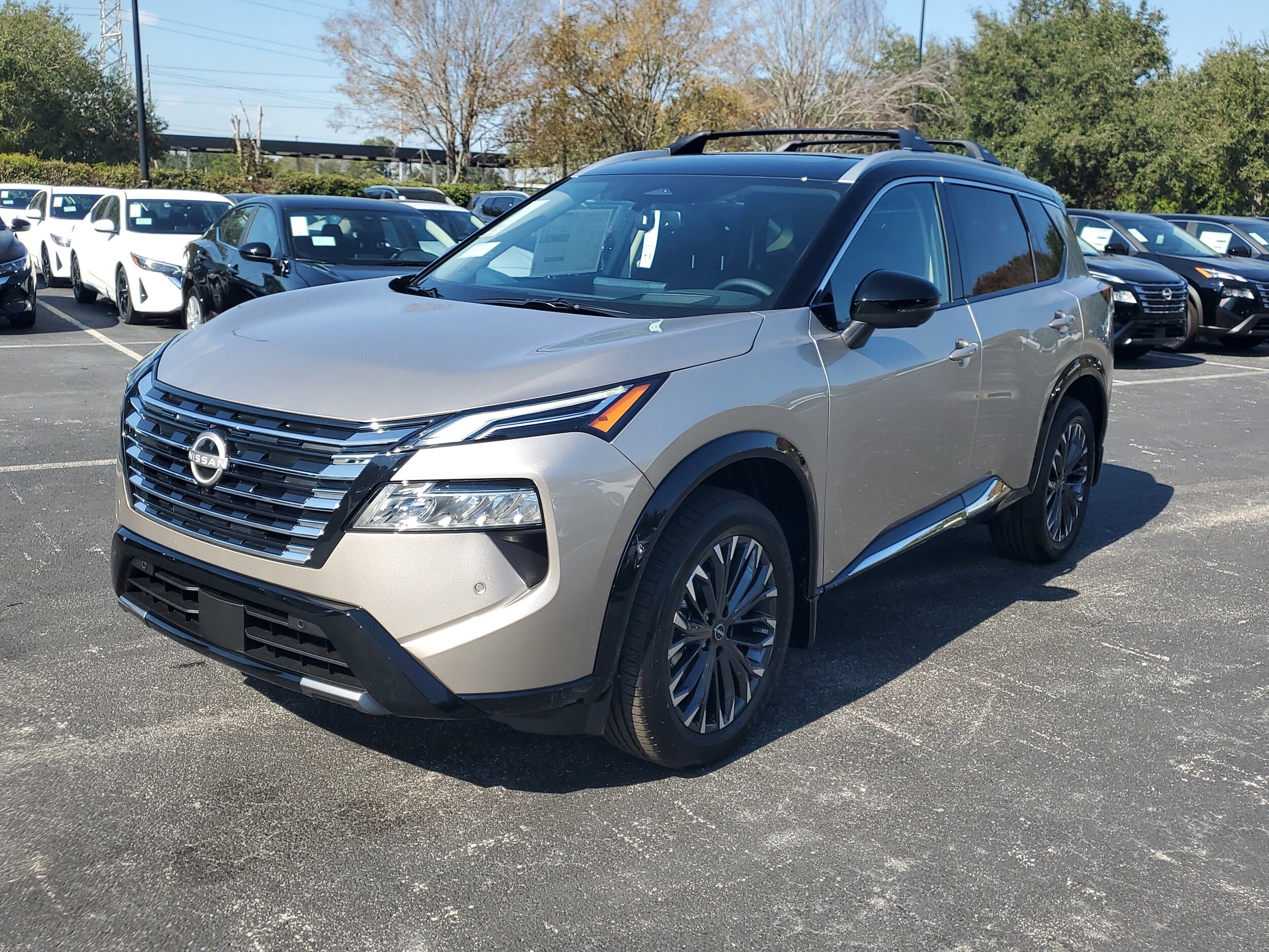 2026 Nissan Rogue Platinum photo 3