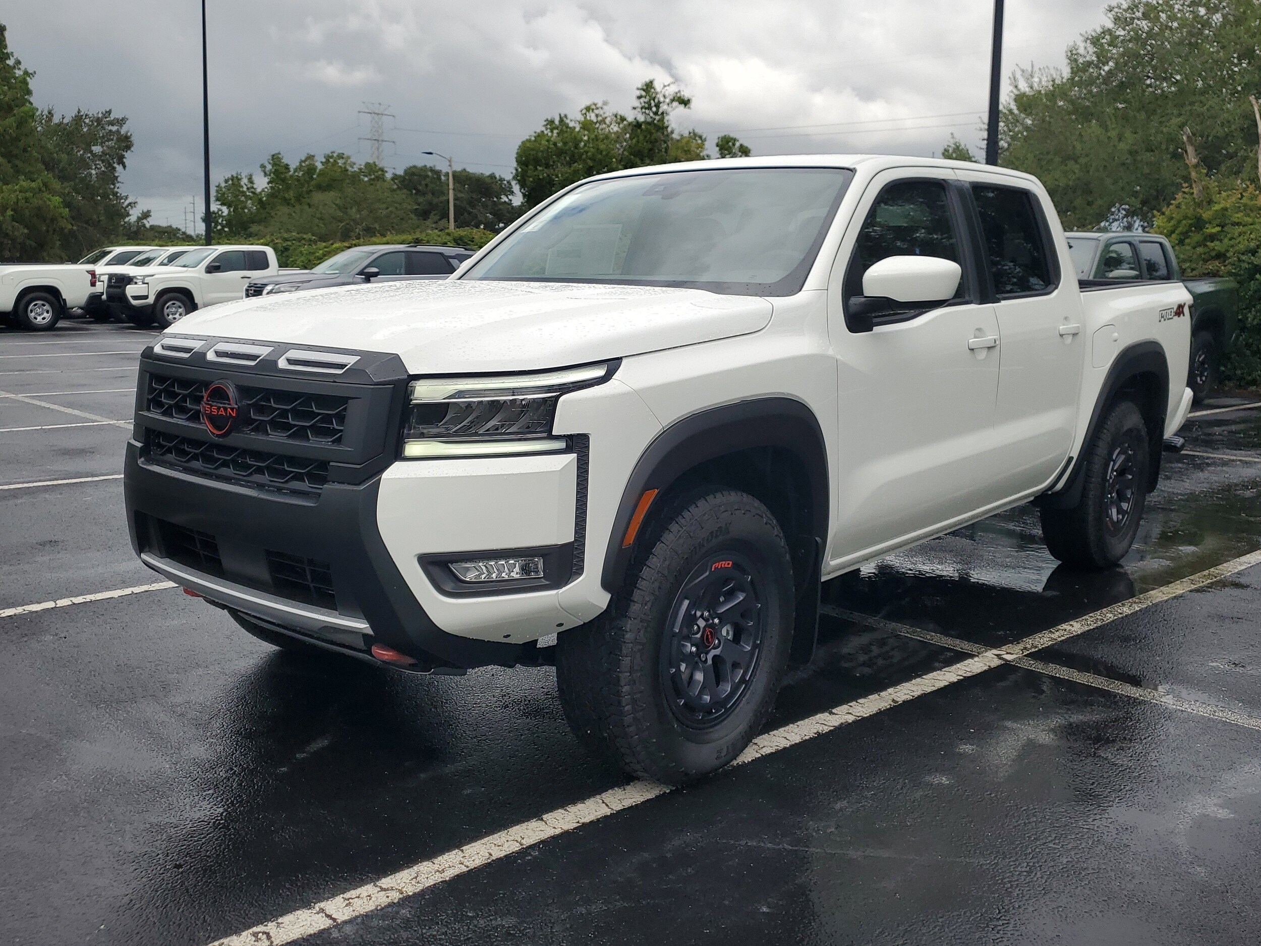 2025 Nissan Frontier PRO-4X photo 3