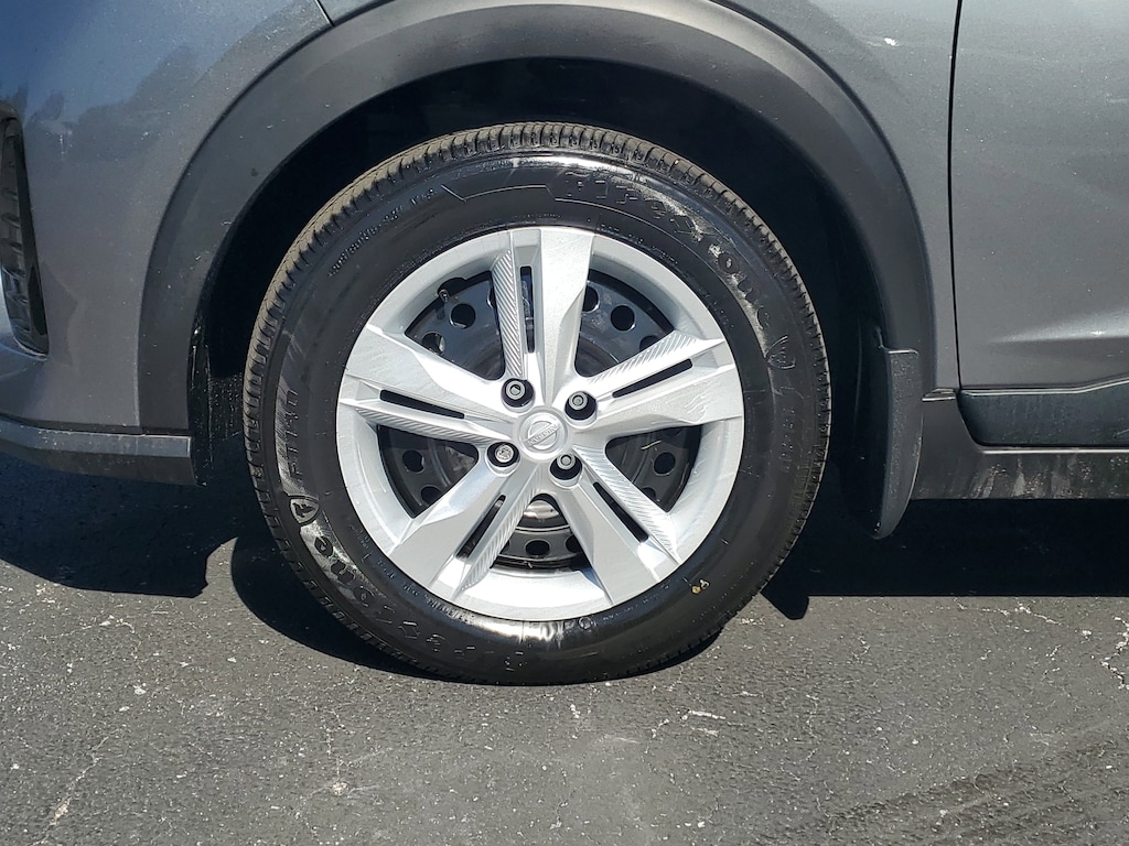 New 2025 Nissan Kicks Play S SUV