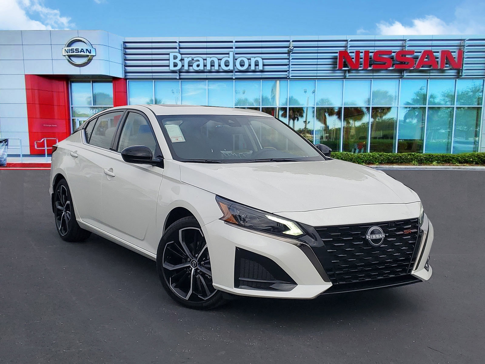 2025 Nissan Altima SR's photo