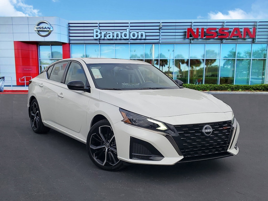 New 2025 Nissan Altima SR Sedan