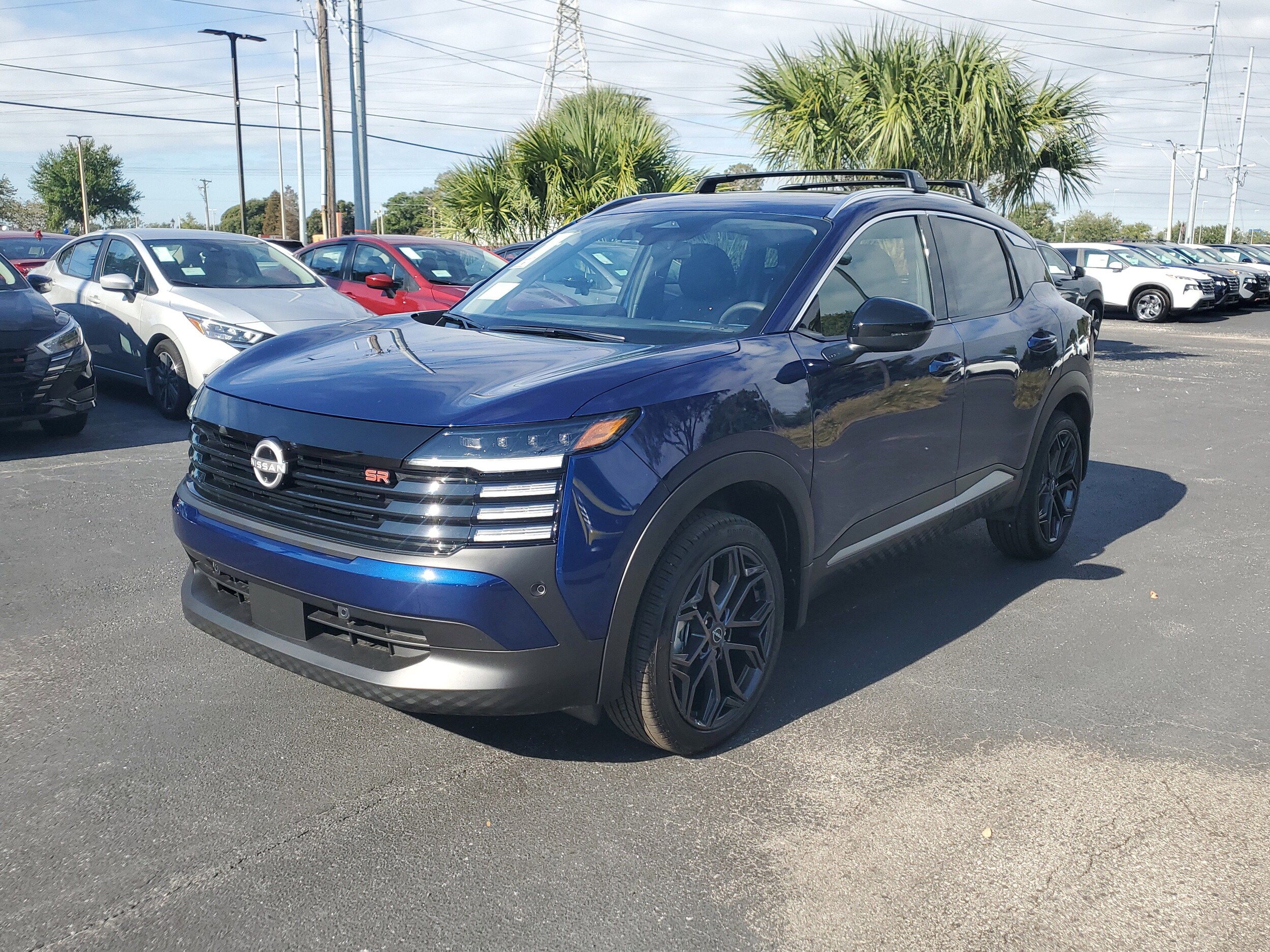 2026 Nissan Kicks SR photo 3