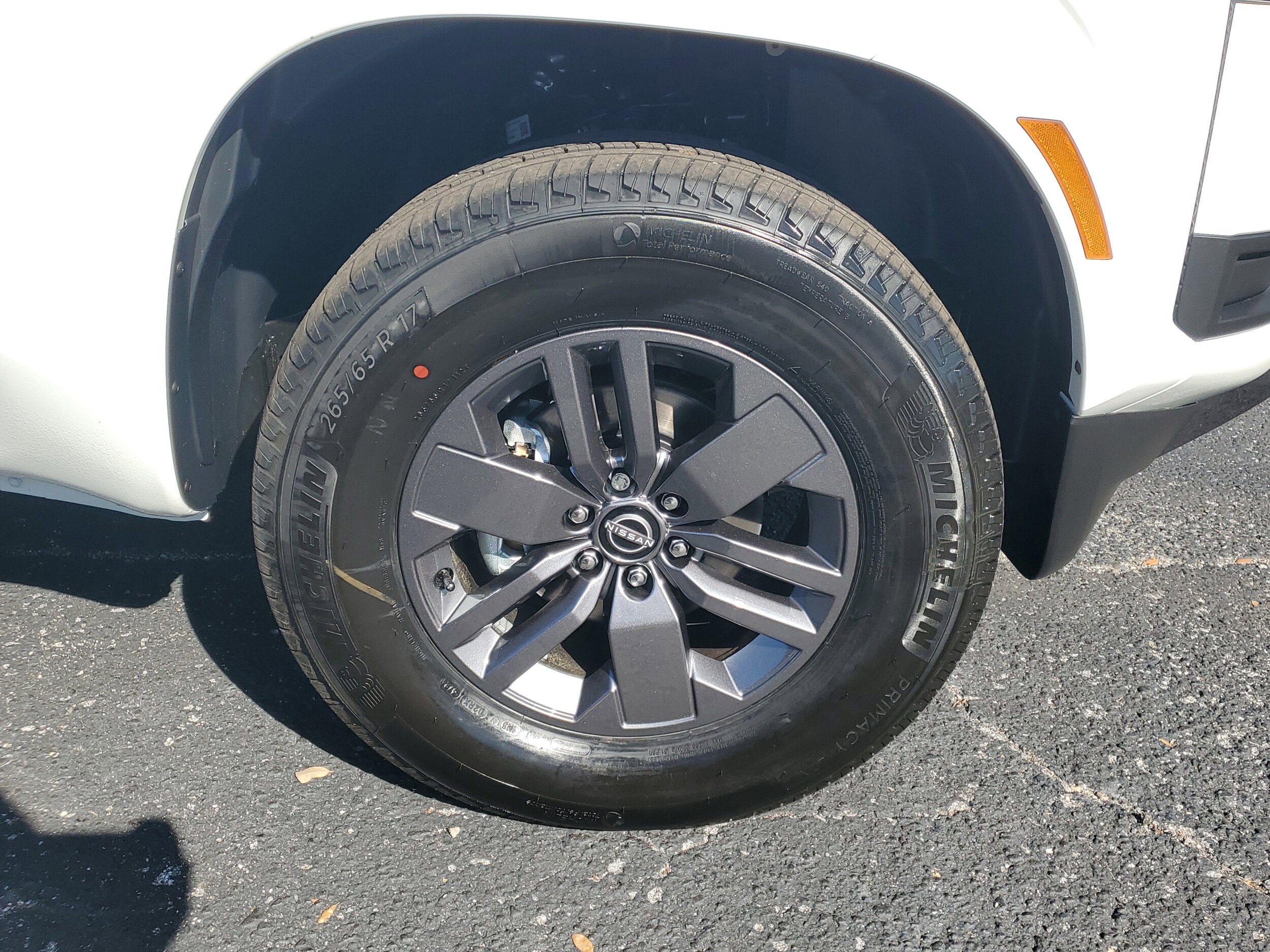 2025 Nissan Frontier SV photo 4