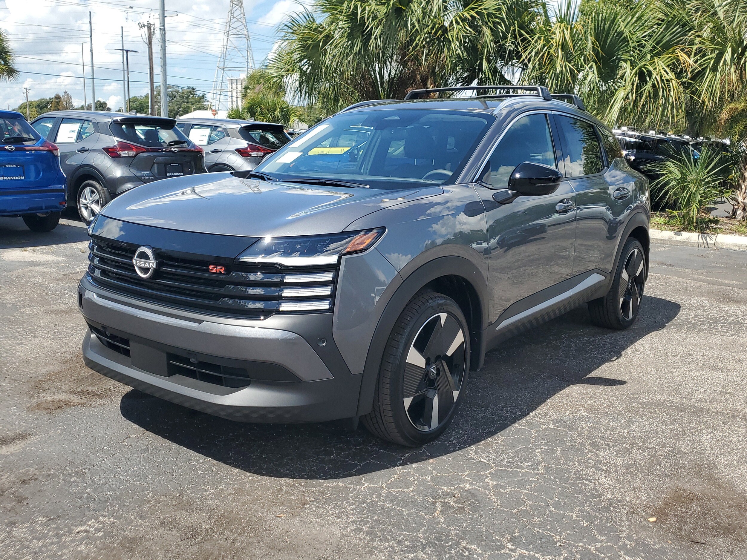 2026 Nissan Kicks SR photo 3