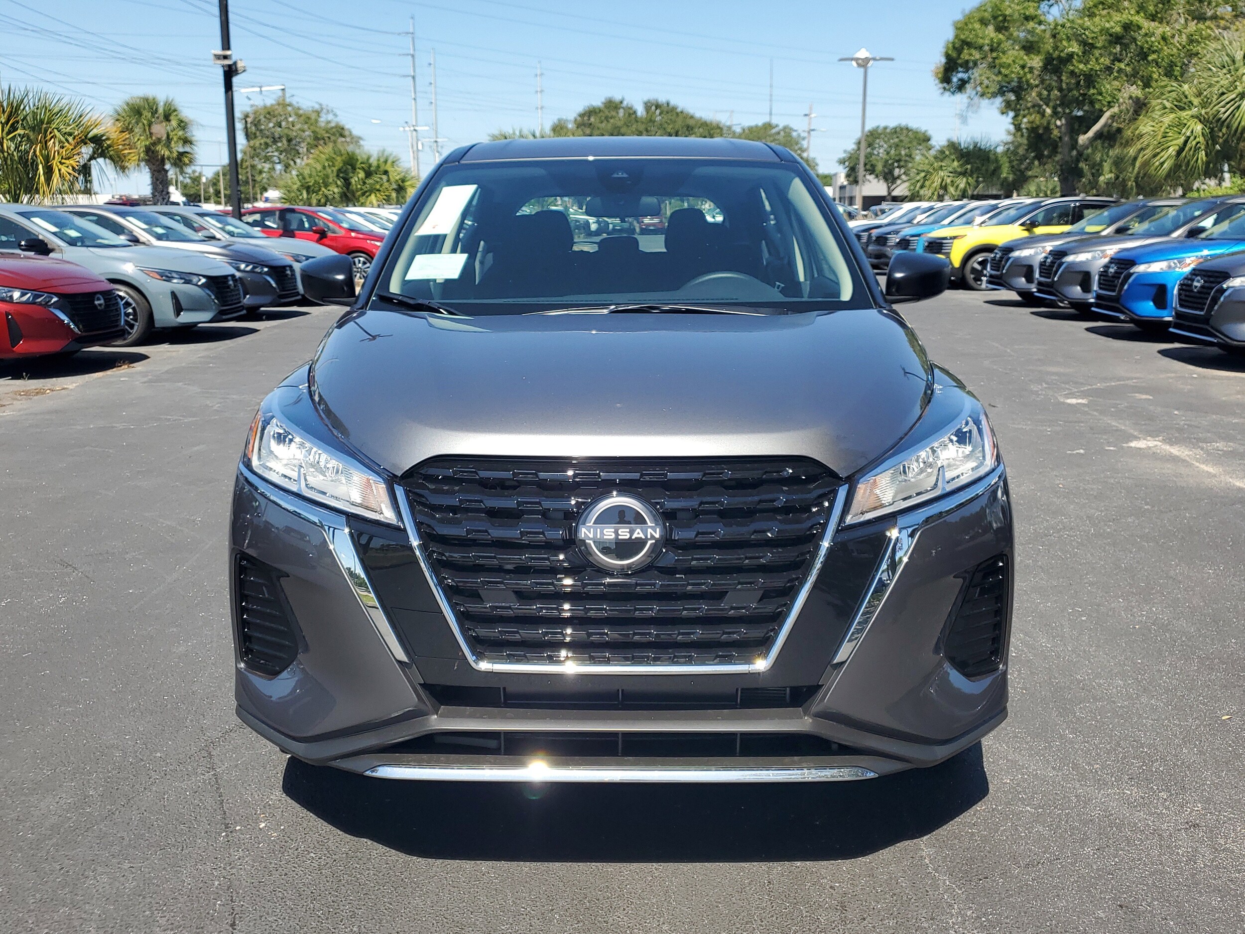 2025 Nissan Kicks Play S photo 2