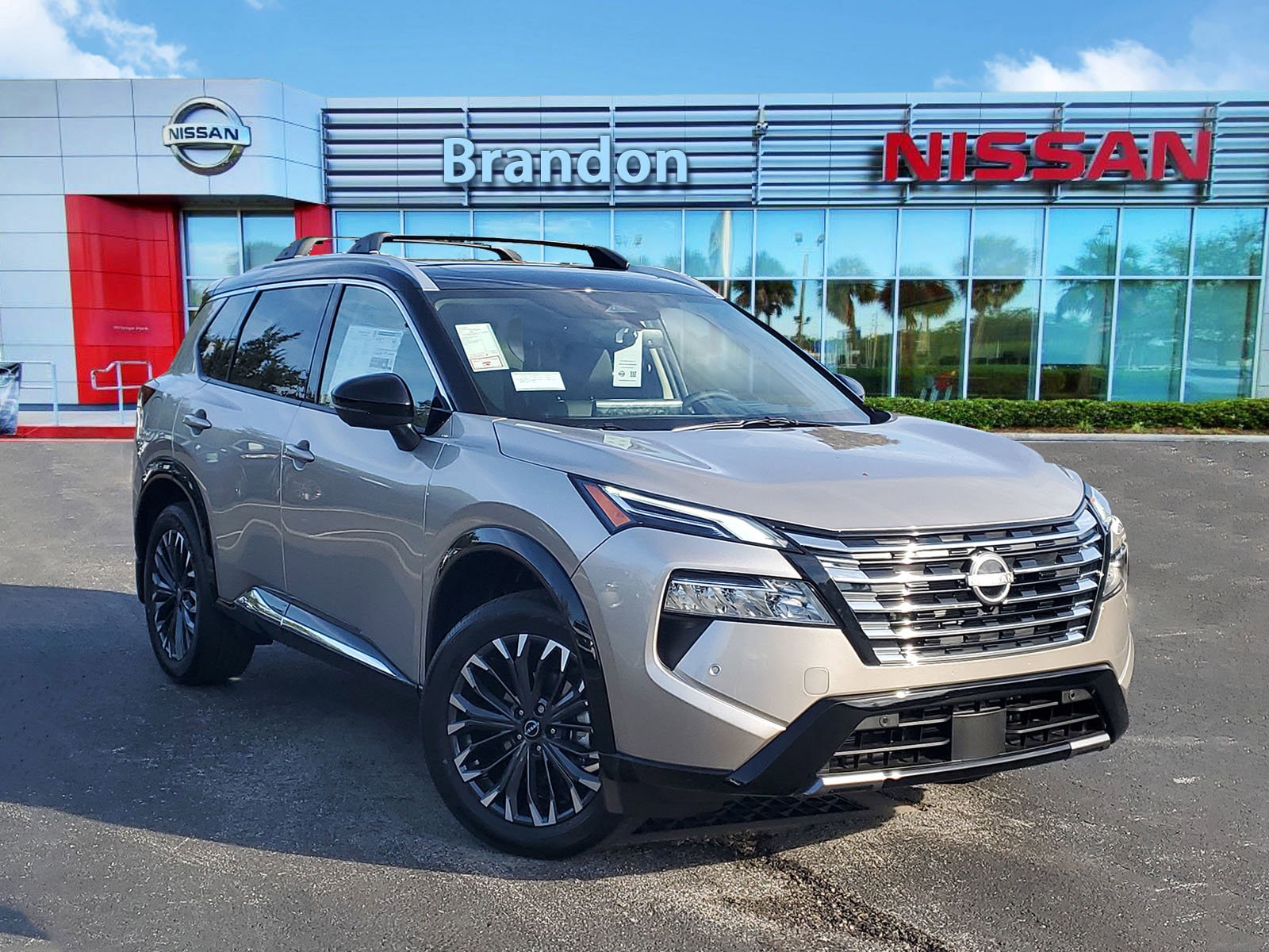 2026 Nissan Rogue Platinum's photo