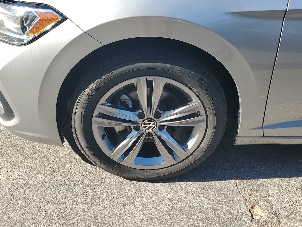 Used 2024 Volkswagen Jetta 1.5T SE Sedan