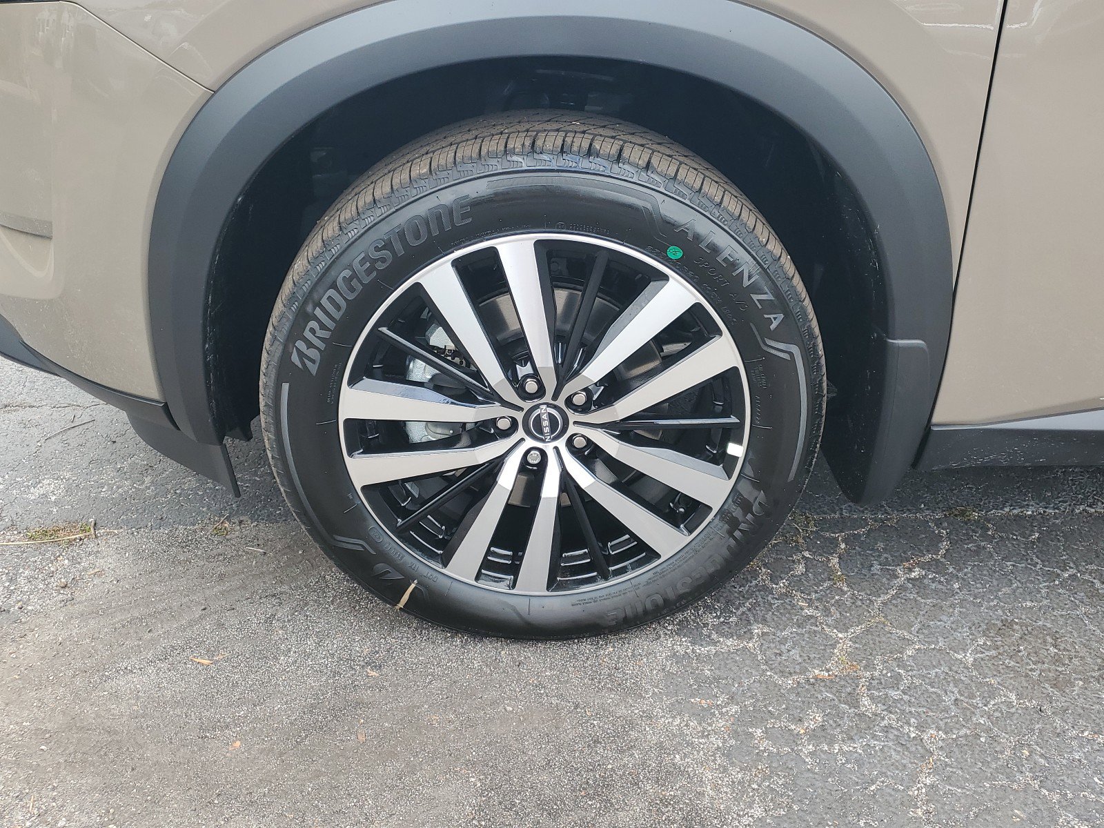 2025 Nissan Pathfinder Platinum photo 4