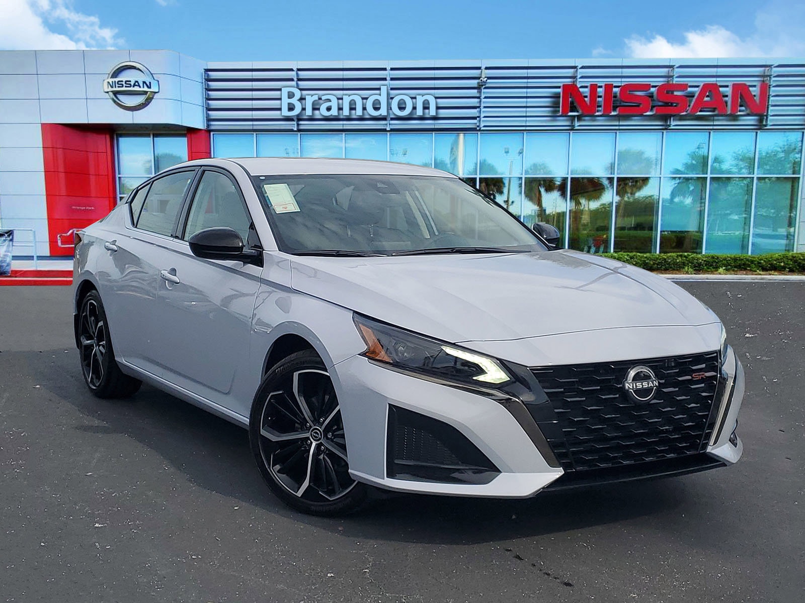 2025 Nissan Altima SR's photo