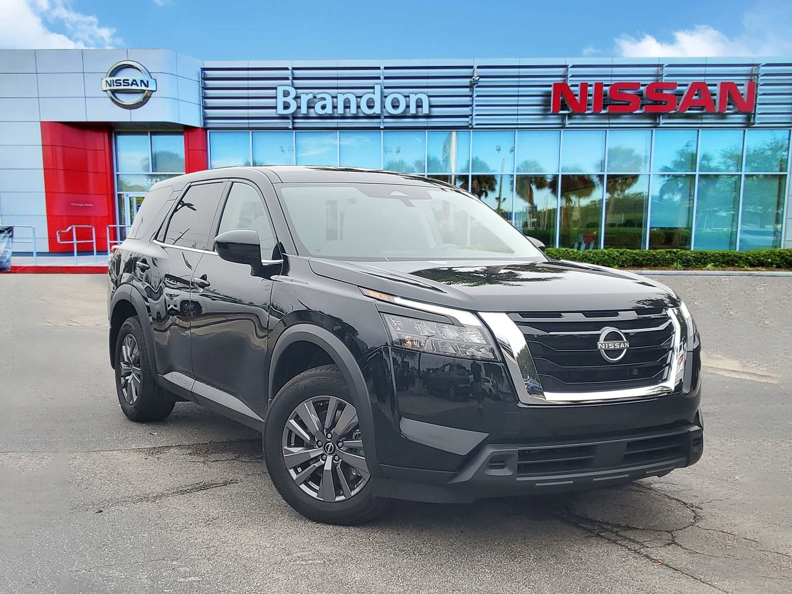 2025 Nissan Pathfinder S's photo