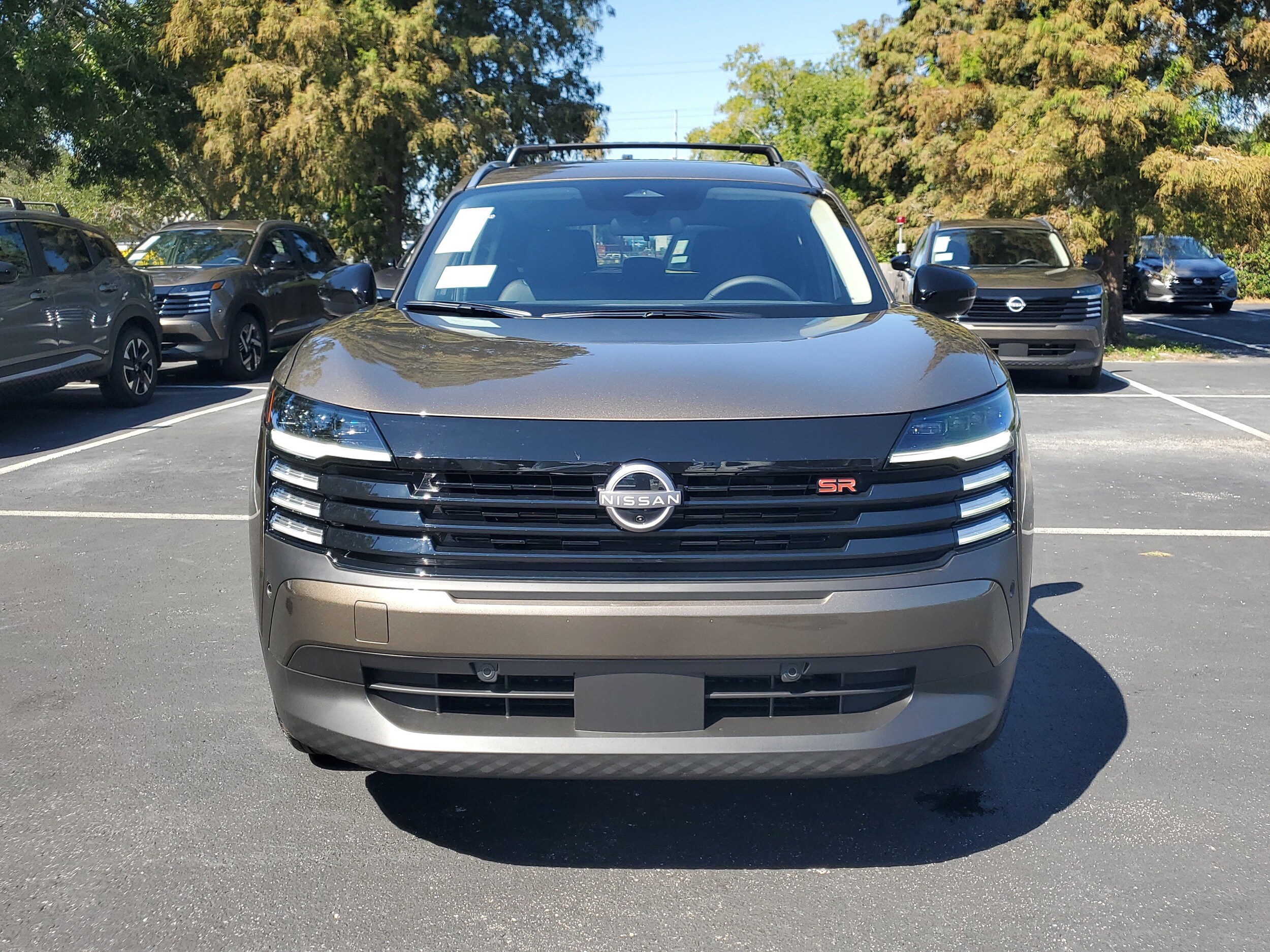 2026 Nissan Kicks SR photo 2