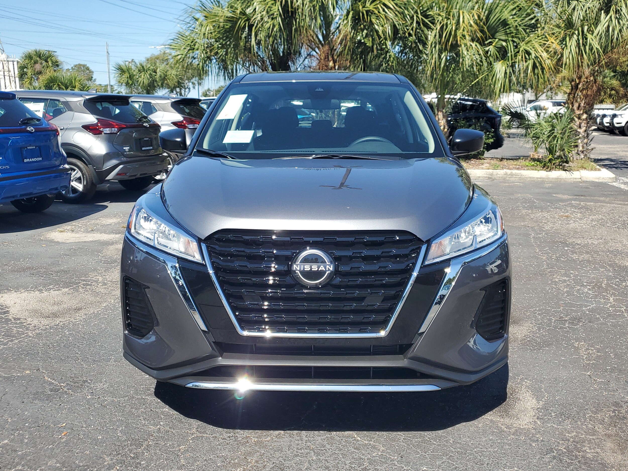2025 Nissan Kicks Play S photo 2