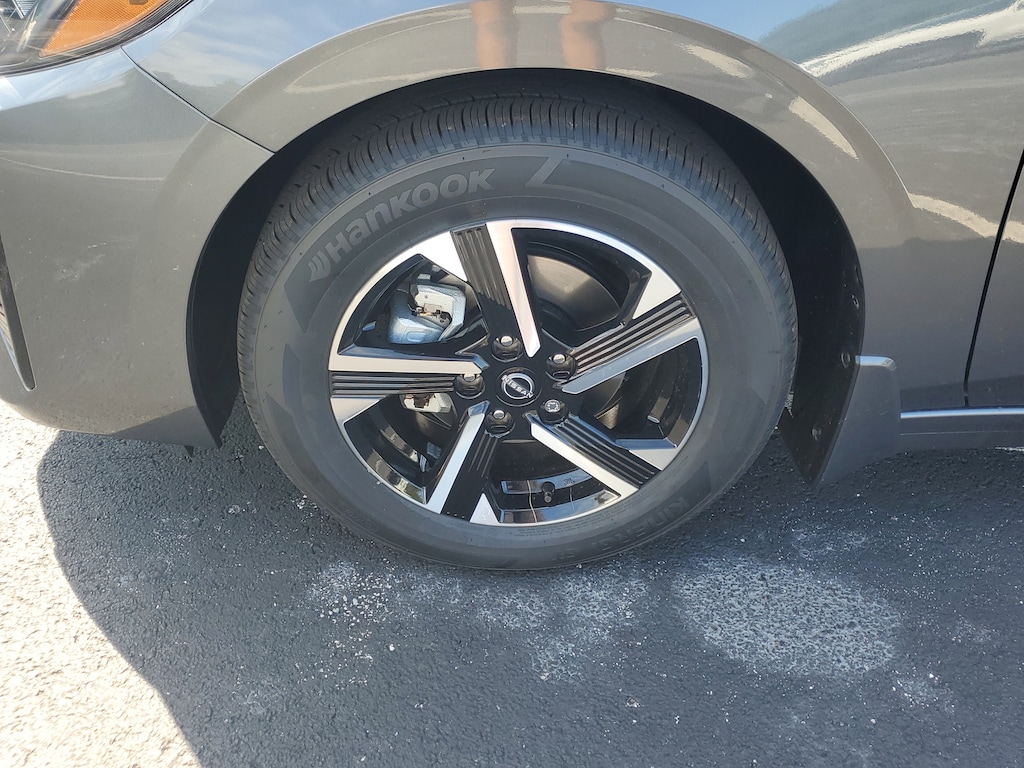 New 2025 Nissan Sentra SV Sedan