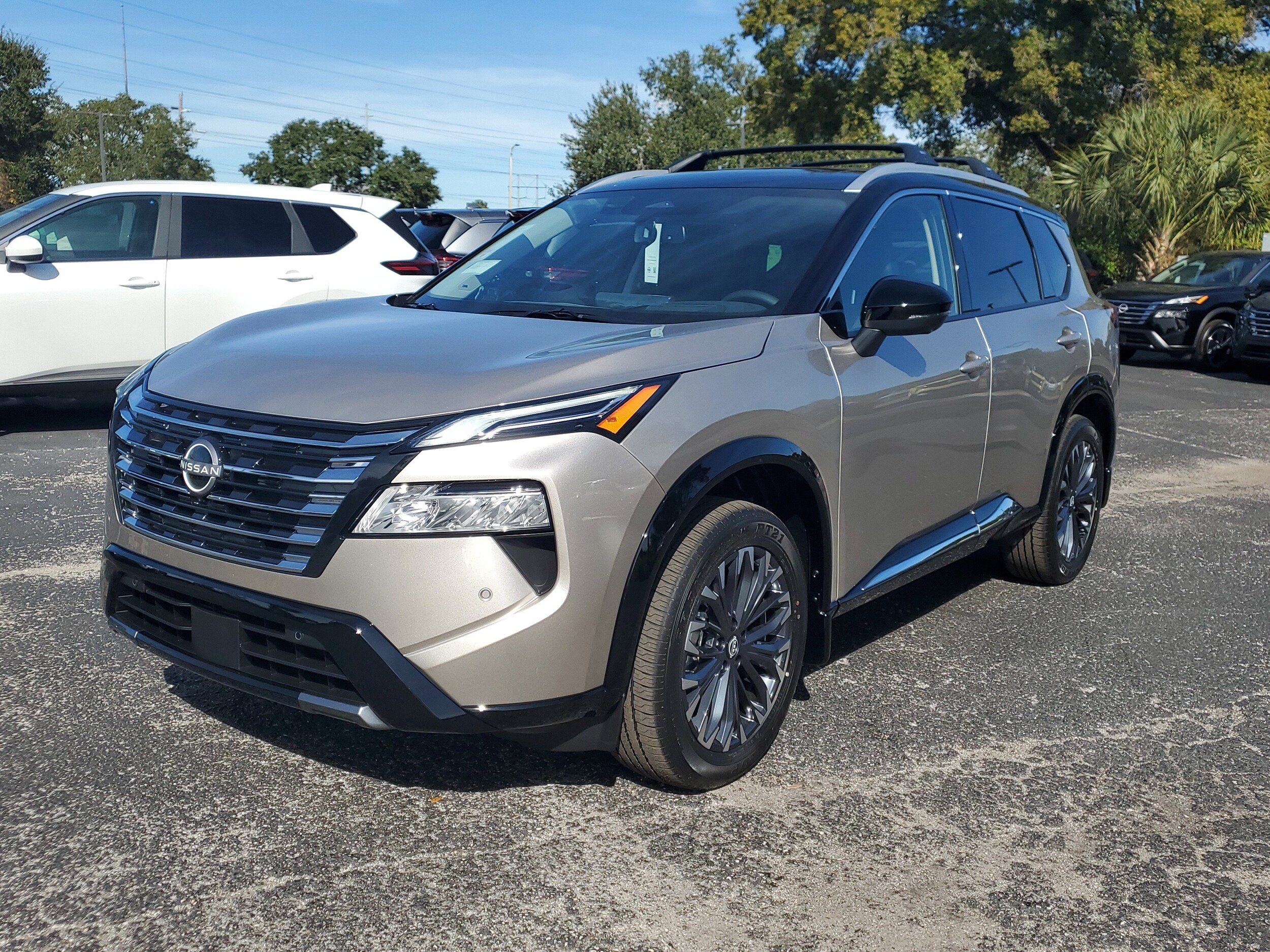 2026 Nissan Rogue Platinum photo 3