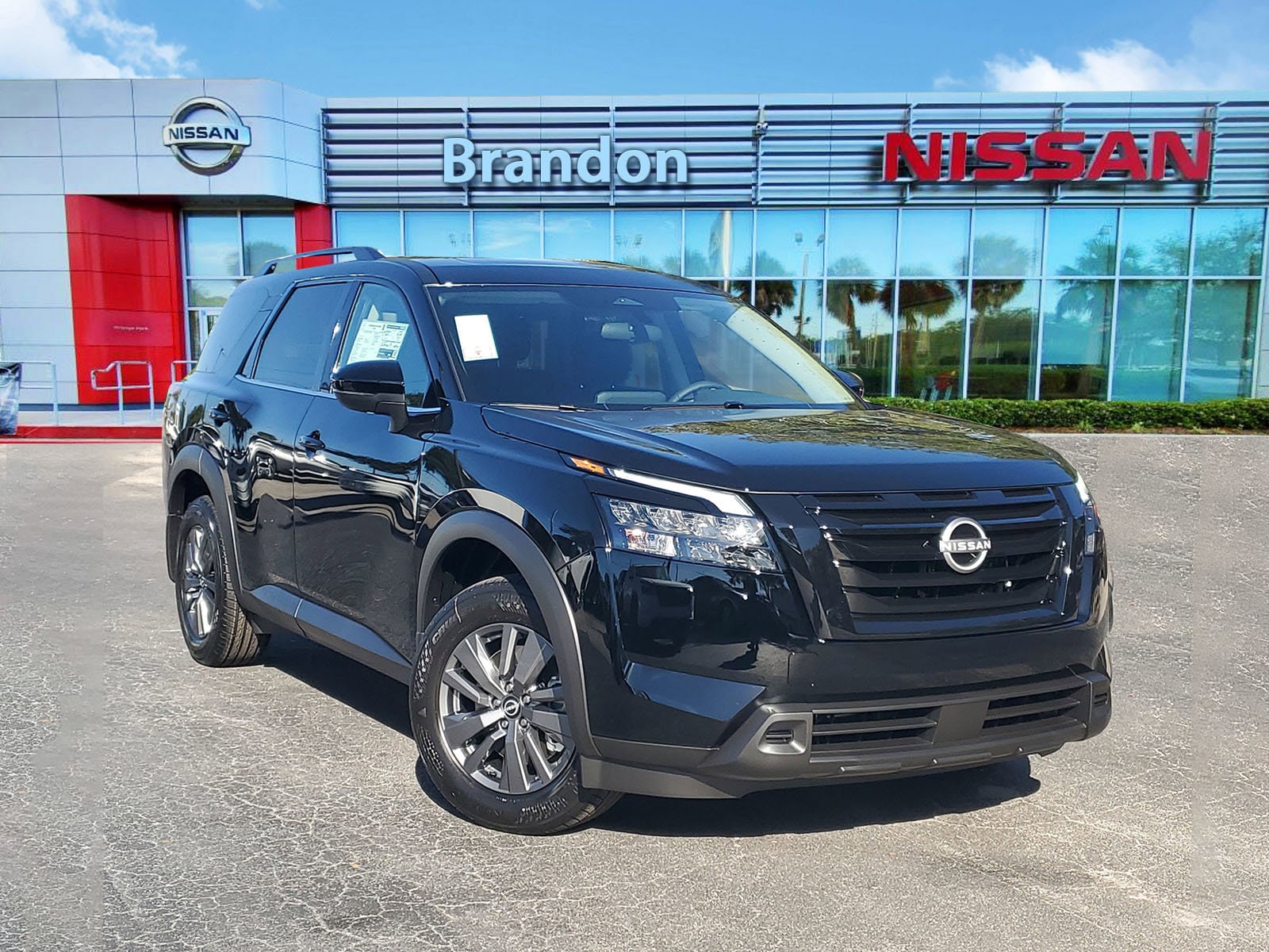 2025 Nissan Pathfinder SV's photo