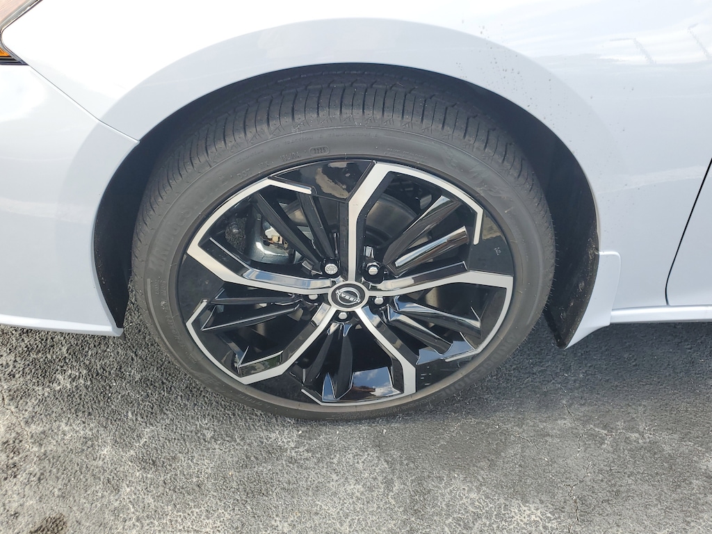 New 2025 Nissan Altima SR Sedan