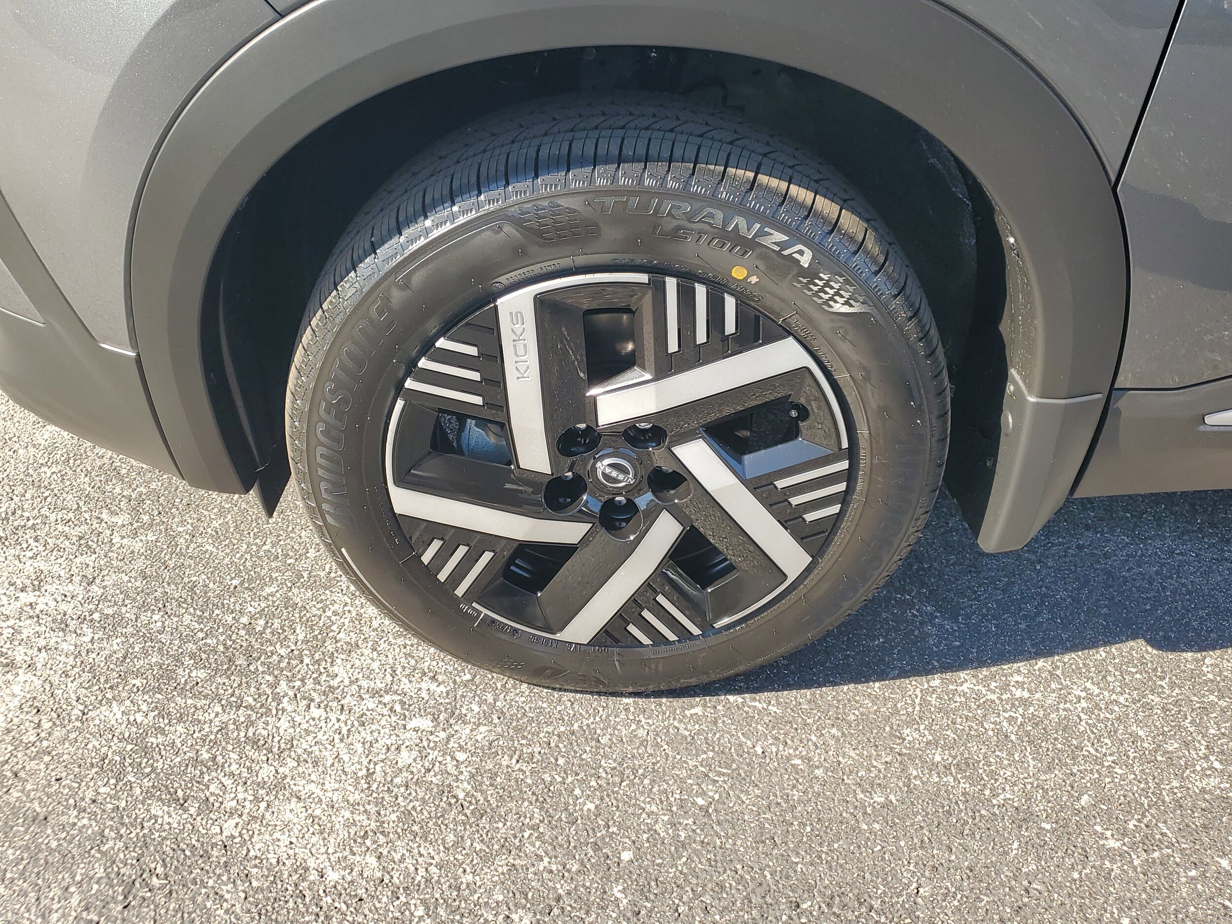 2026 Nissan Kicks SV photo 4