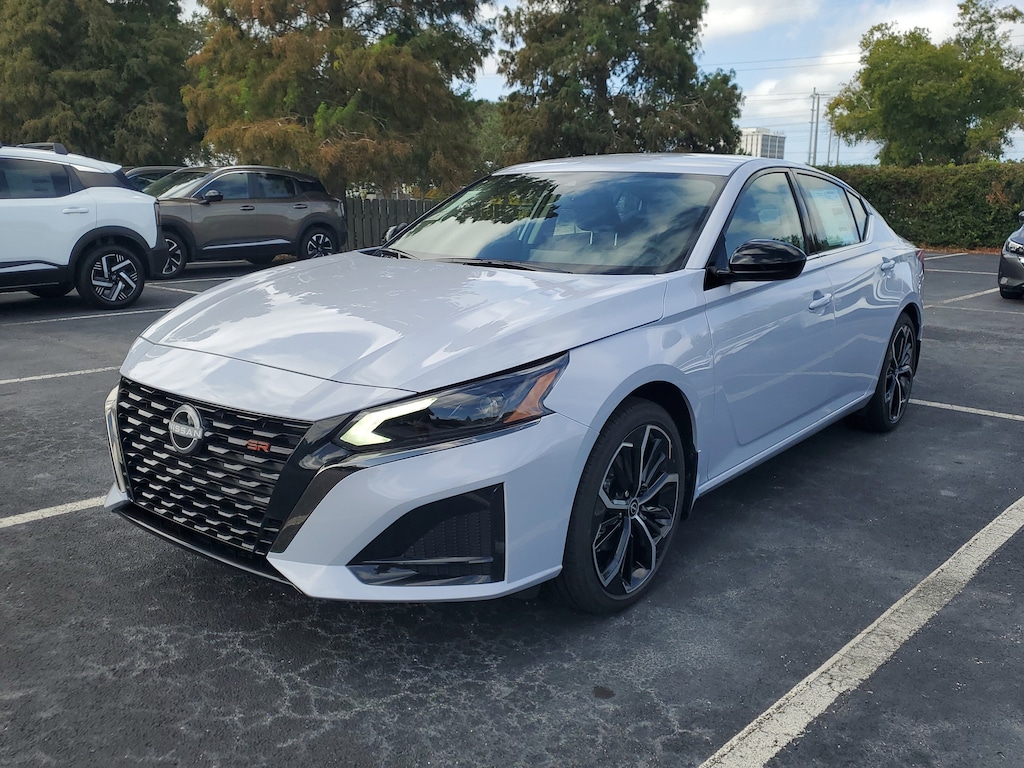 New 2025 Nissan Altima SR Sedan