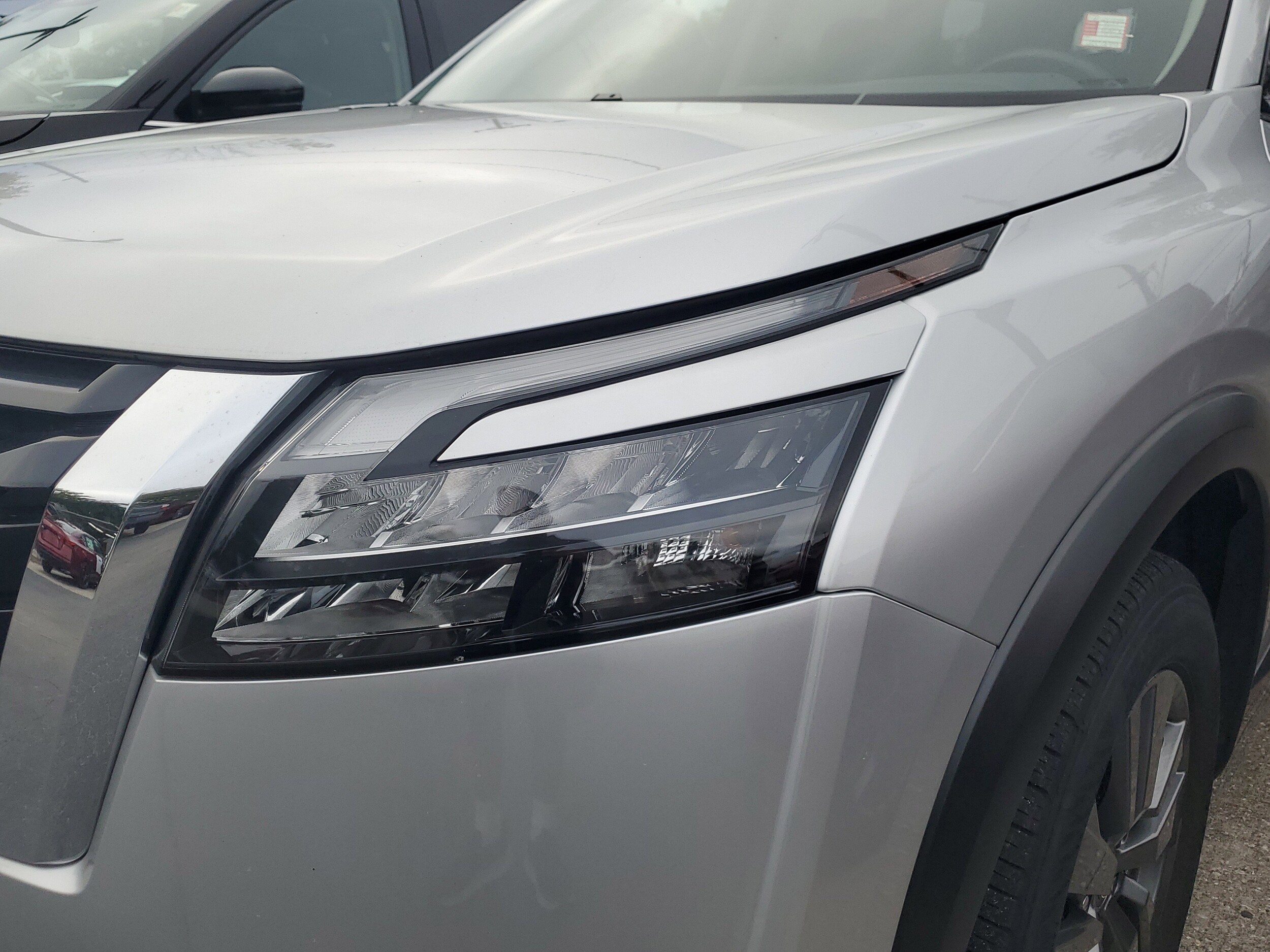 2024 Nissan Pathfinder SV photo 2