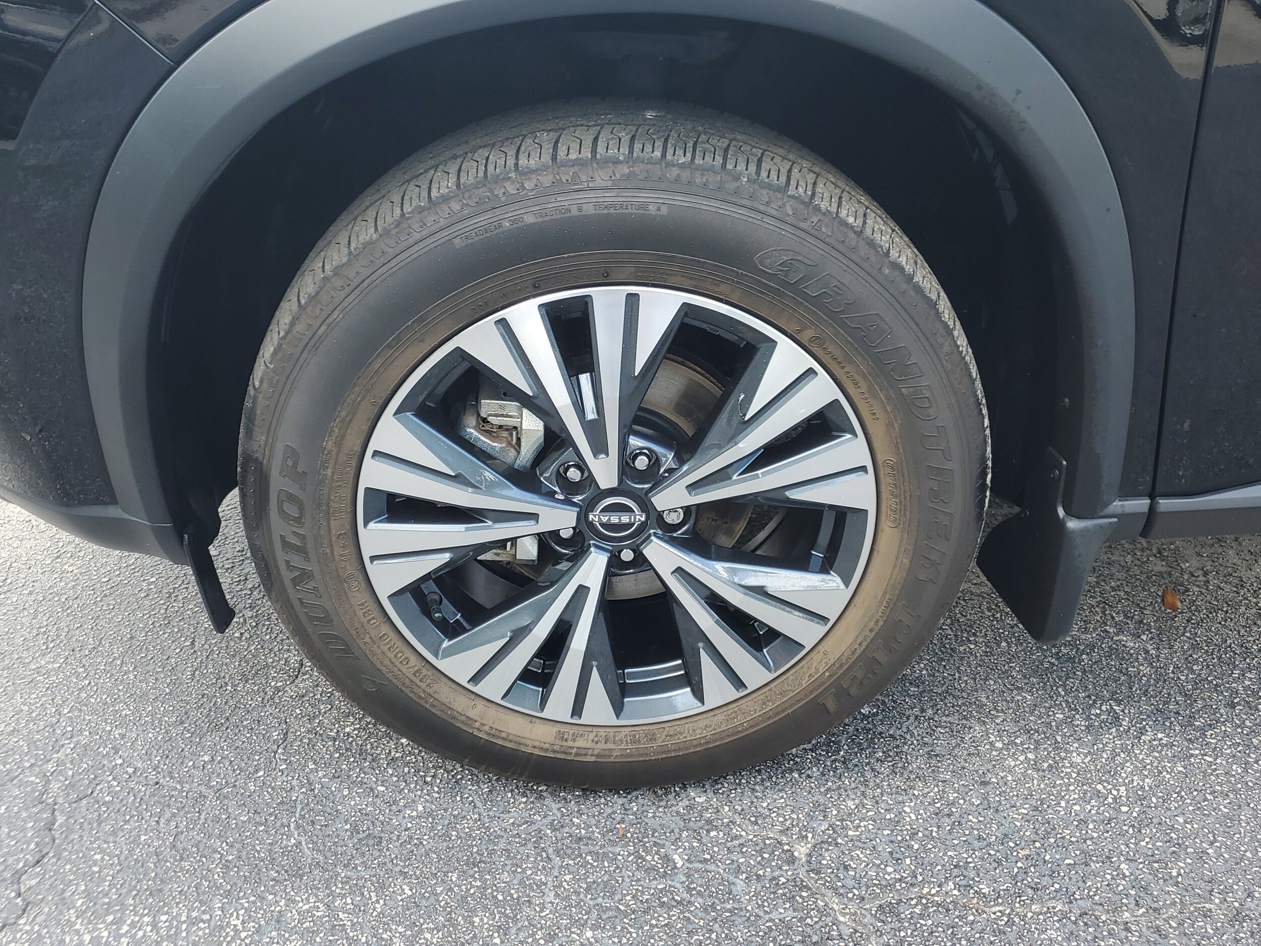 2023 Nissan Rogue SV photo 2