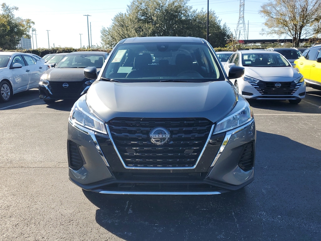 New 2025 Nissan Kicks Play S SUV