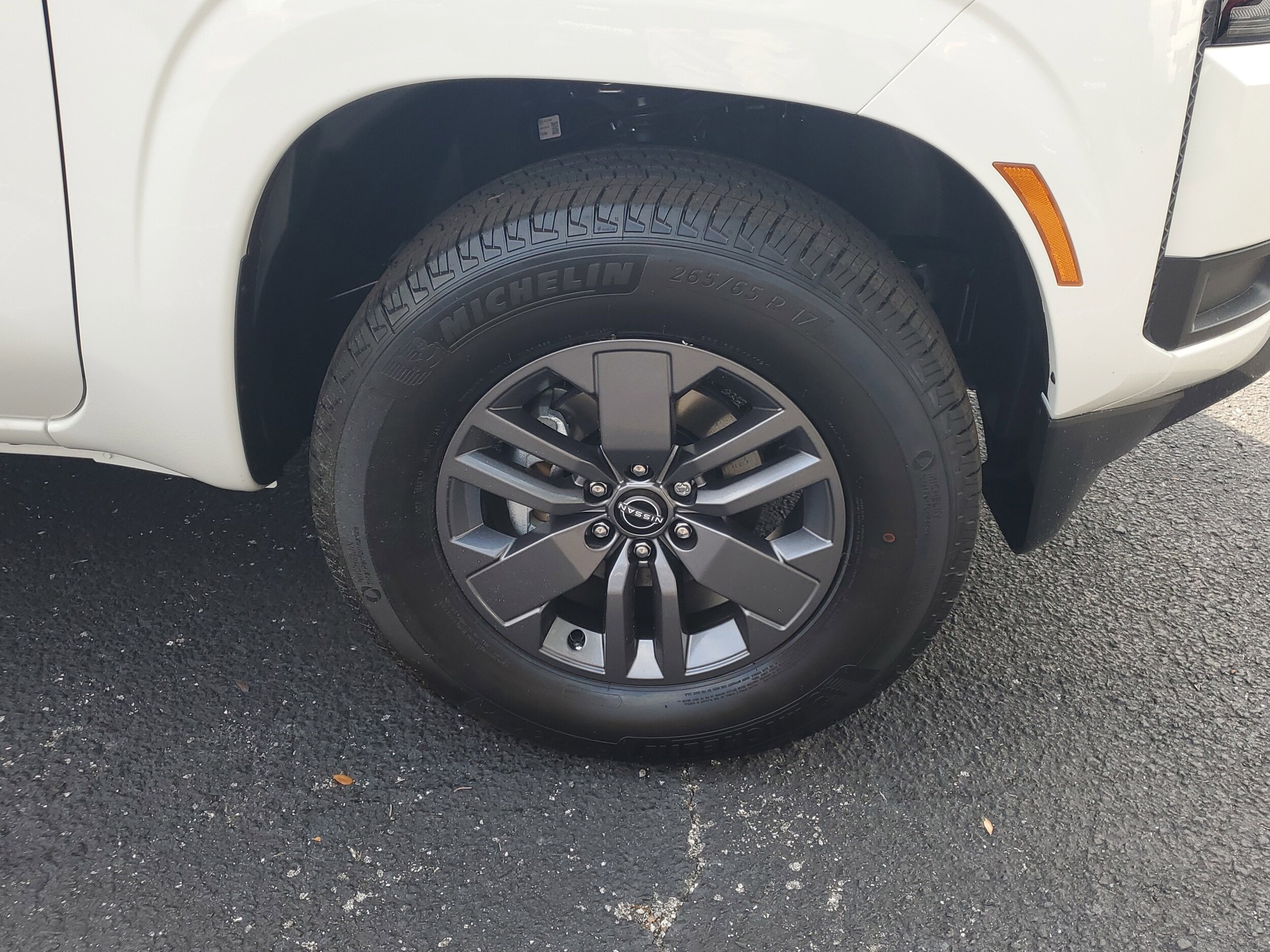 2025 Nissan Frontier SV photo 4